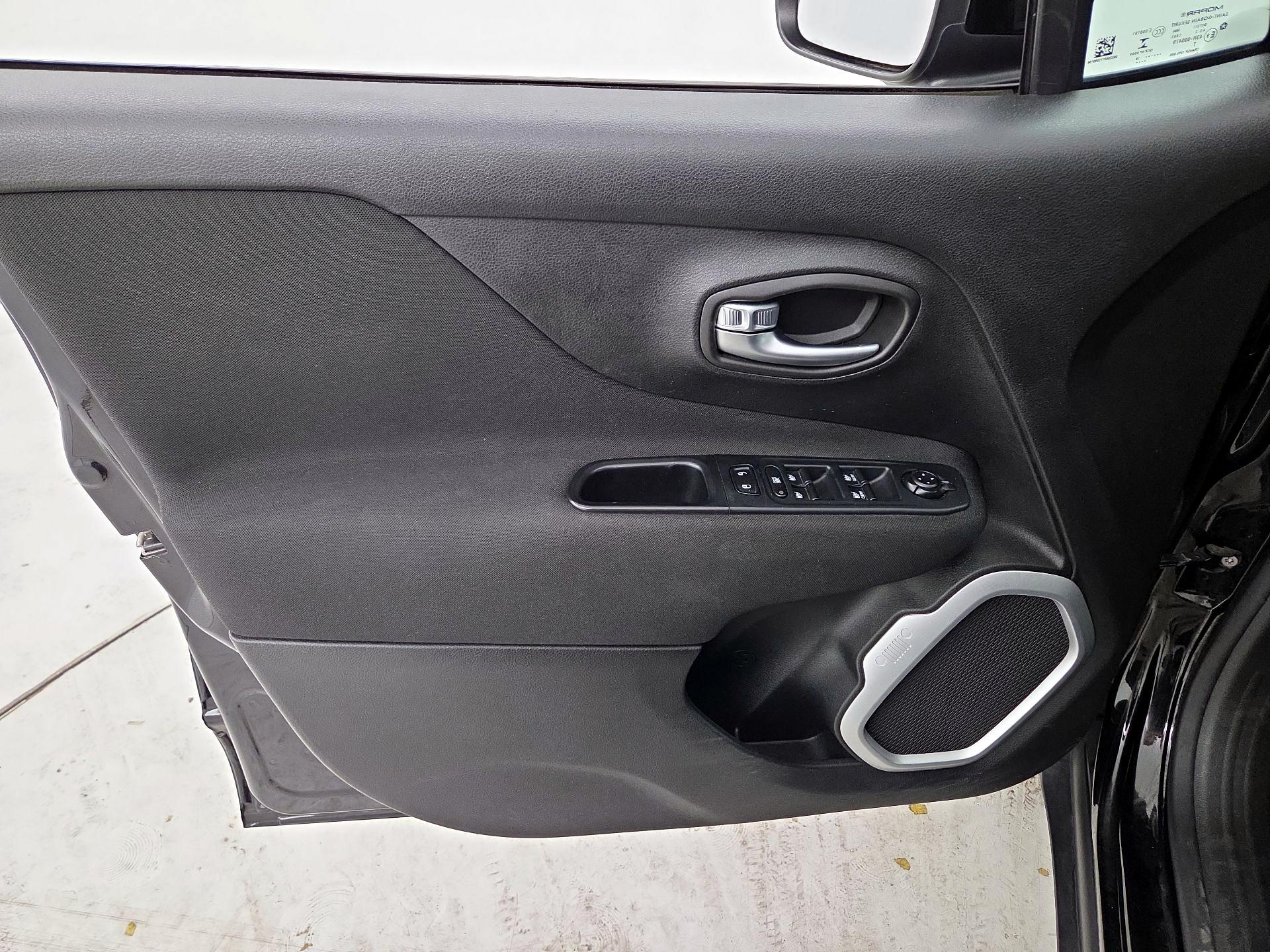 Thumbnail: 2018 Jeep Renegade - 12