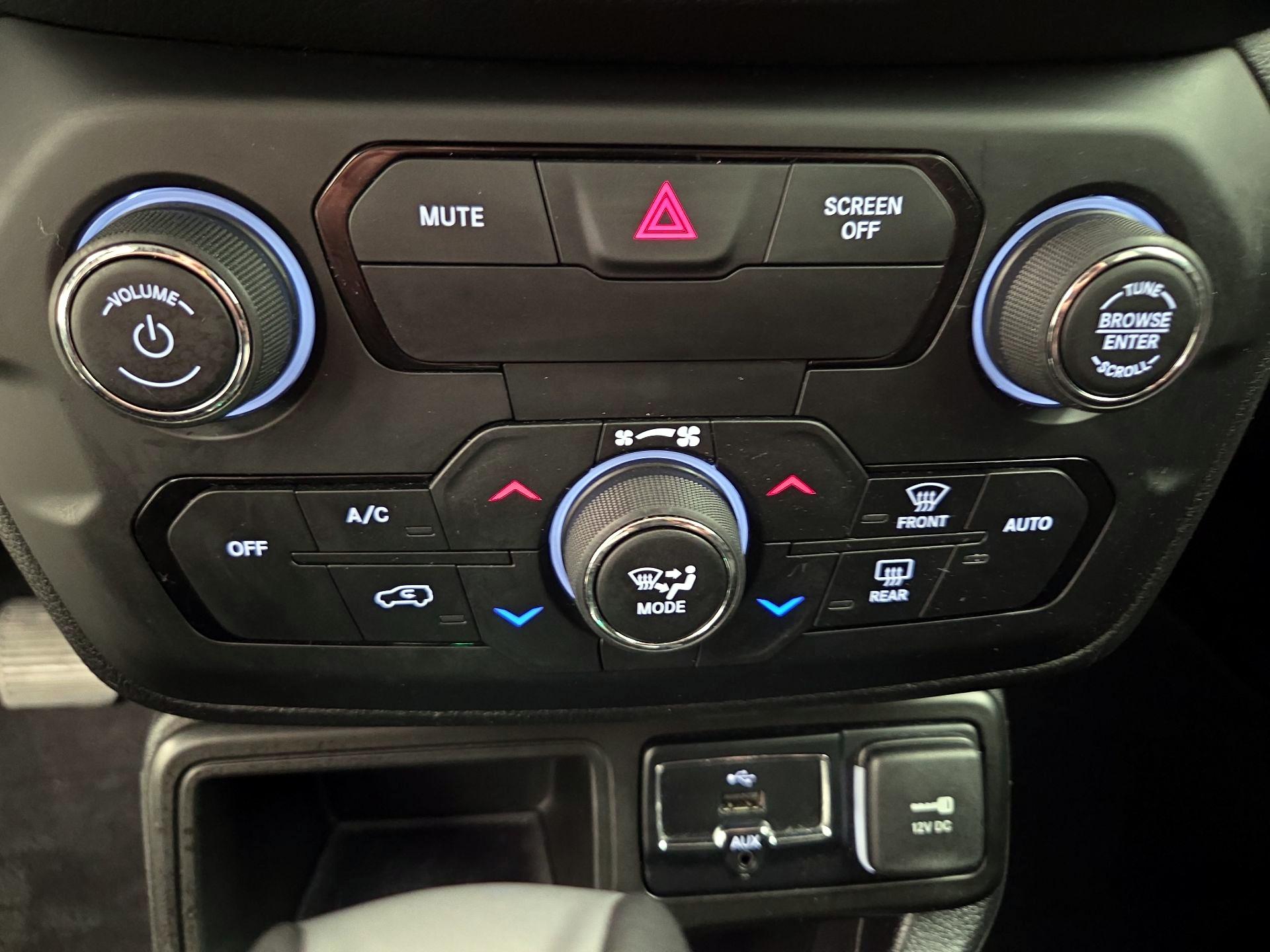 Thumbnail: 2018 Jeep Renegade - 16