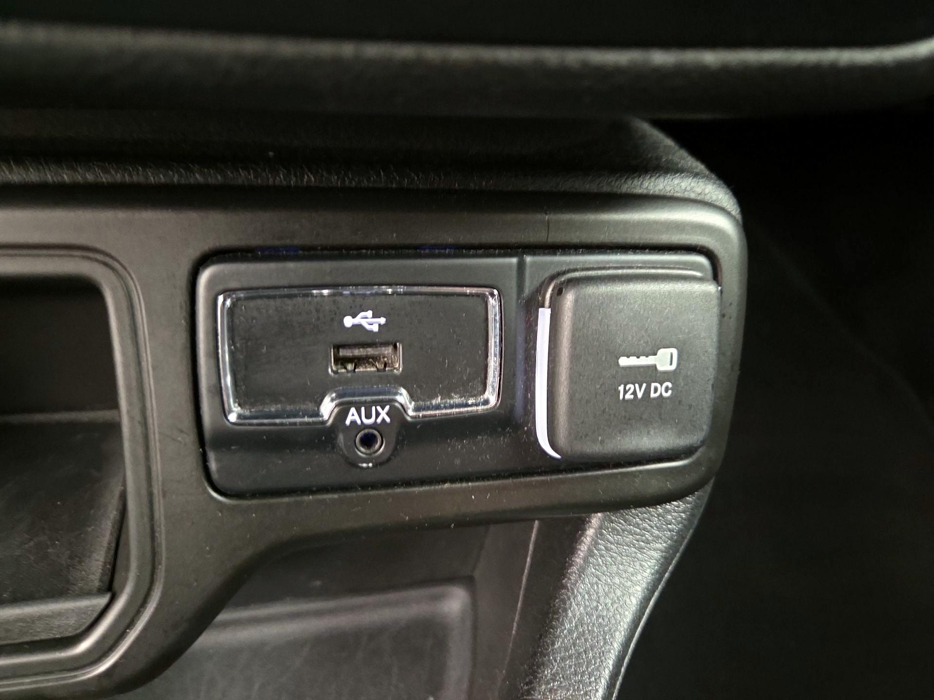 Thumbnail: 2018 Jeep Renegade - 18