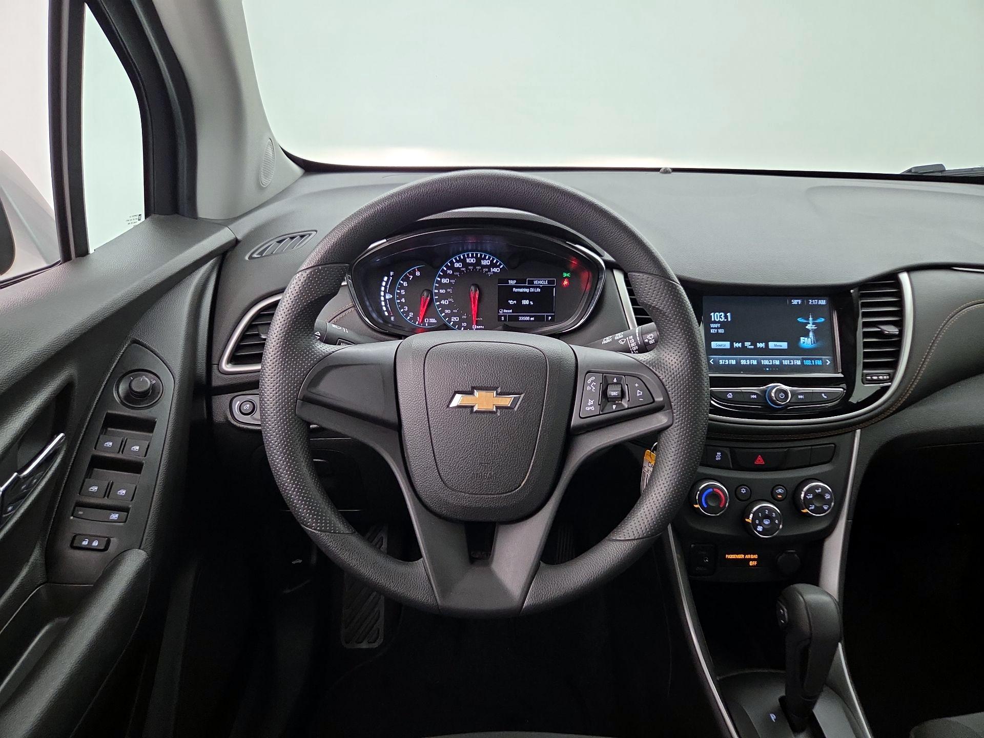 Thumbnail: 2017 Chevrolet Trax - 10