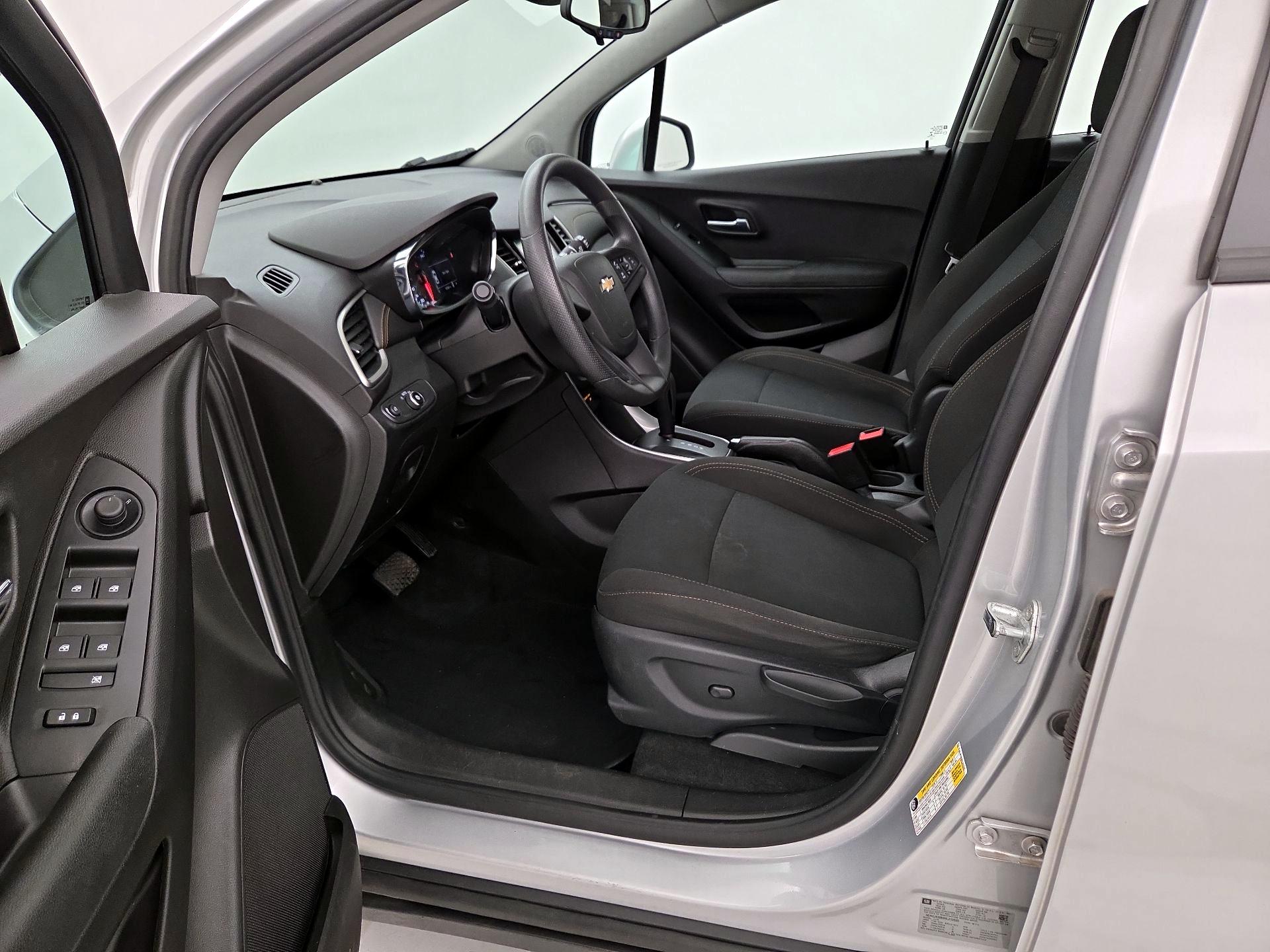 Thumbnail: 2017 Chevrolet Trax - 11