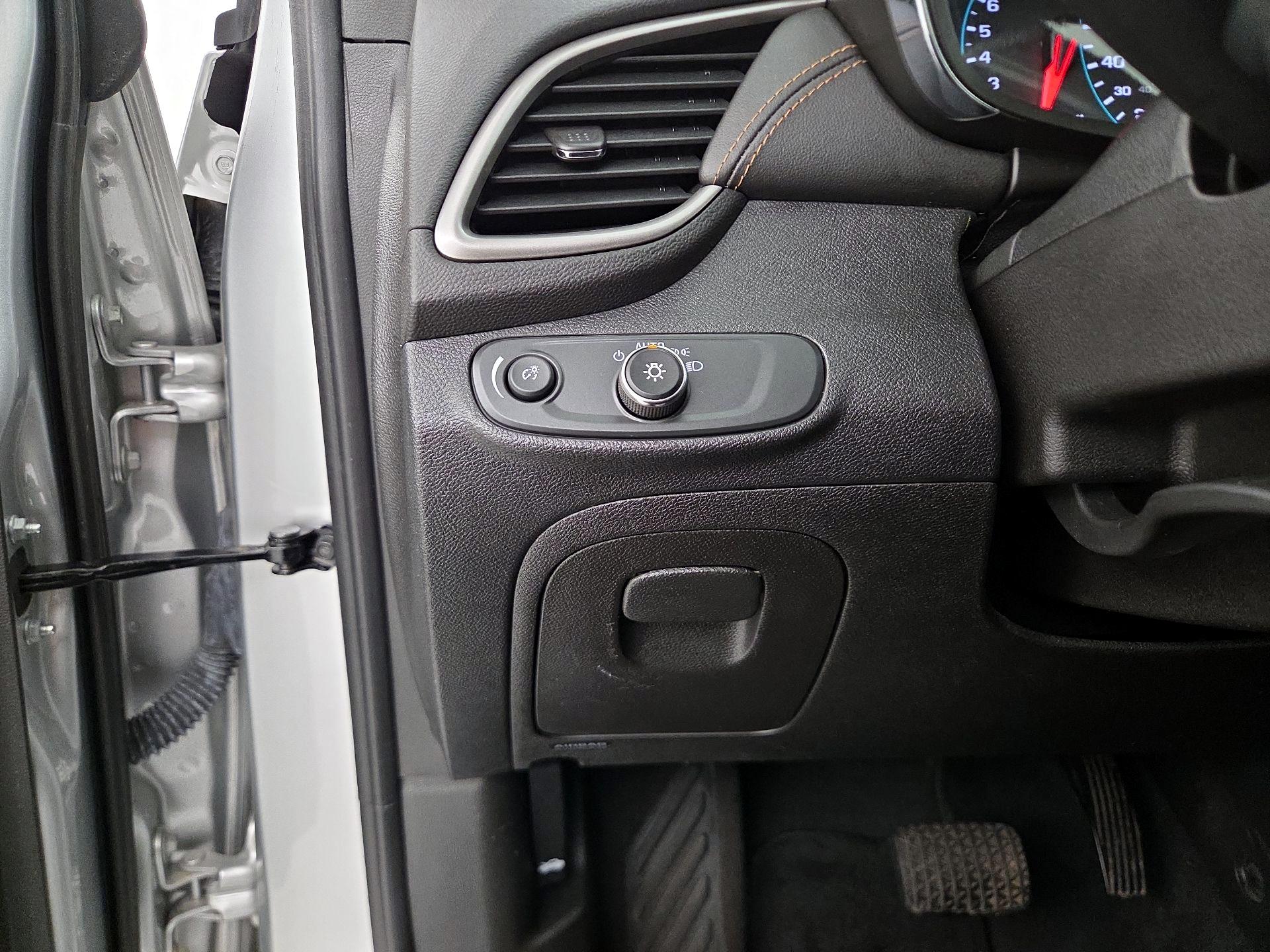 Thumbnail: 2017 Chevrolet Trax - 13