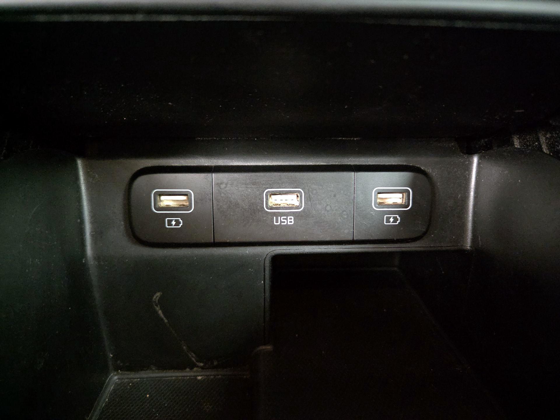 Thumbnail: 2021 Kia Sorento - 17