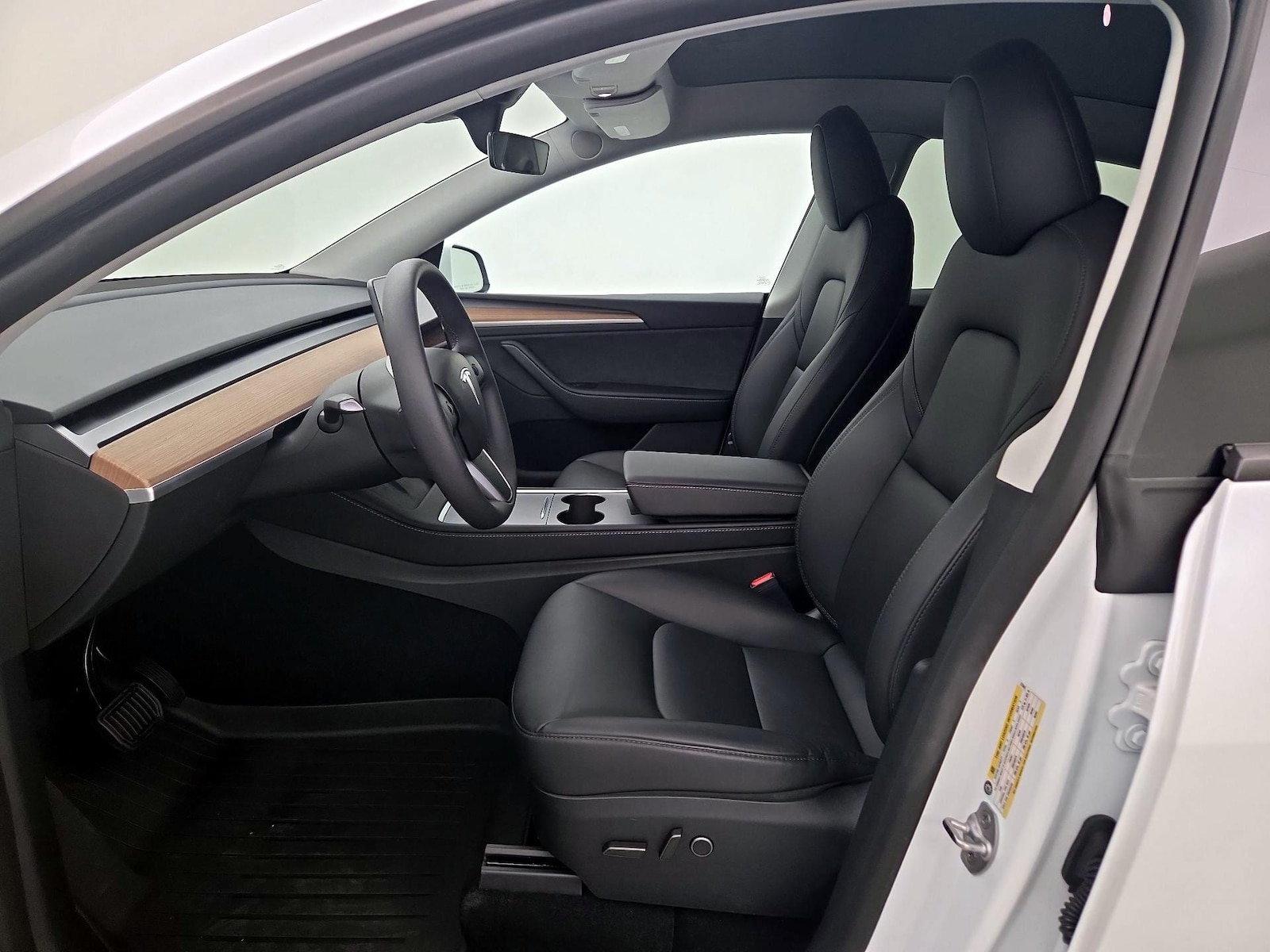 2024 Tesla Model Y Long Range - Photo 12