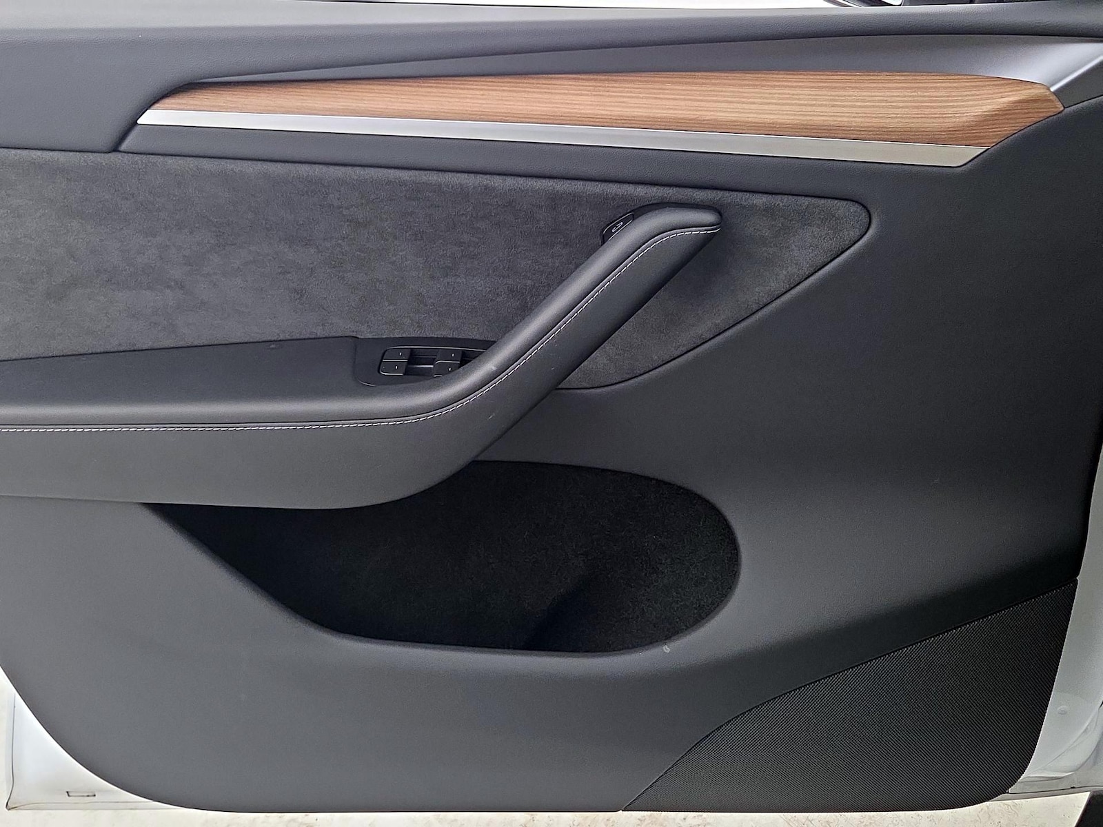 2024 Tesla Model Y Long Range - Photo 13