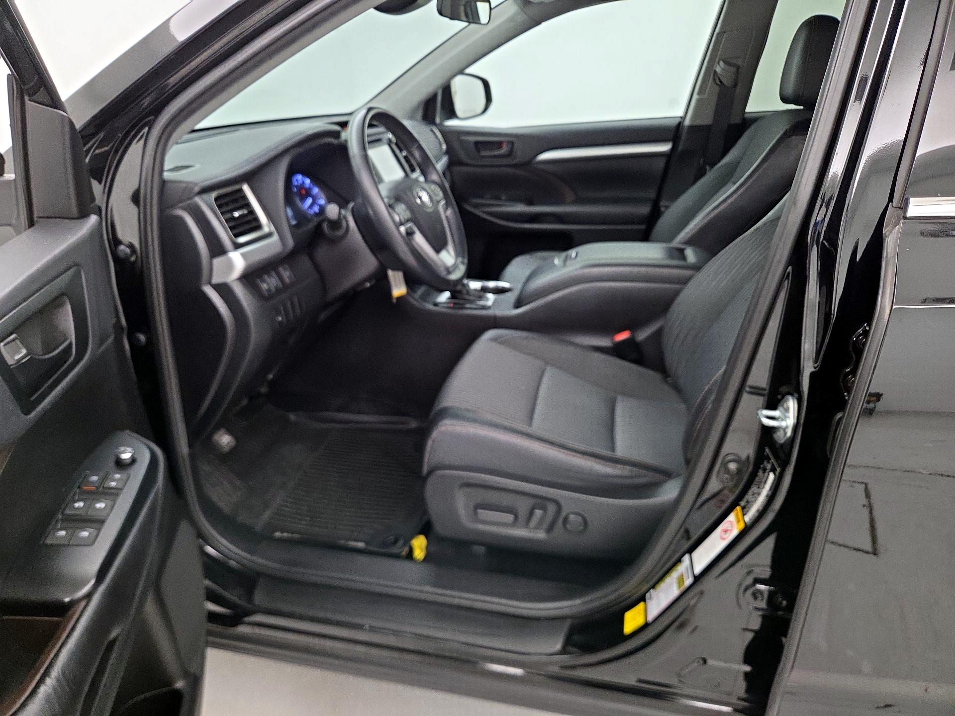 Thumbnail: 2019 Toyota Highlander - 9