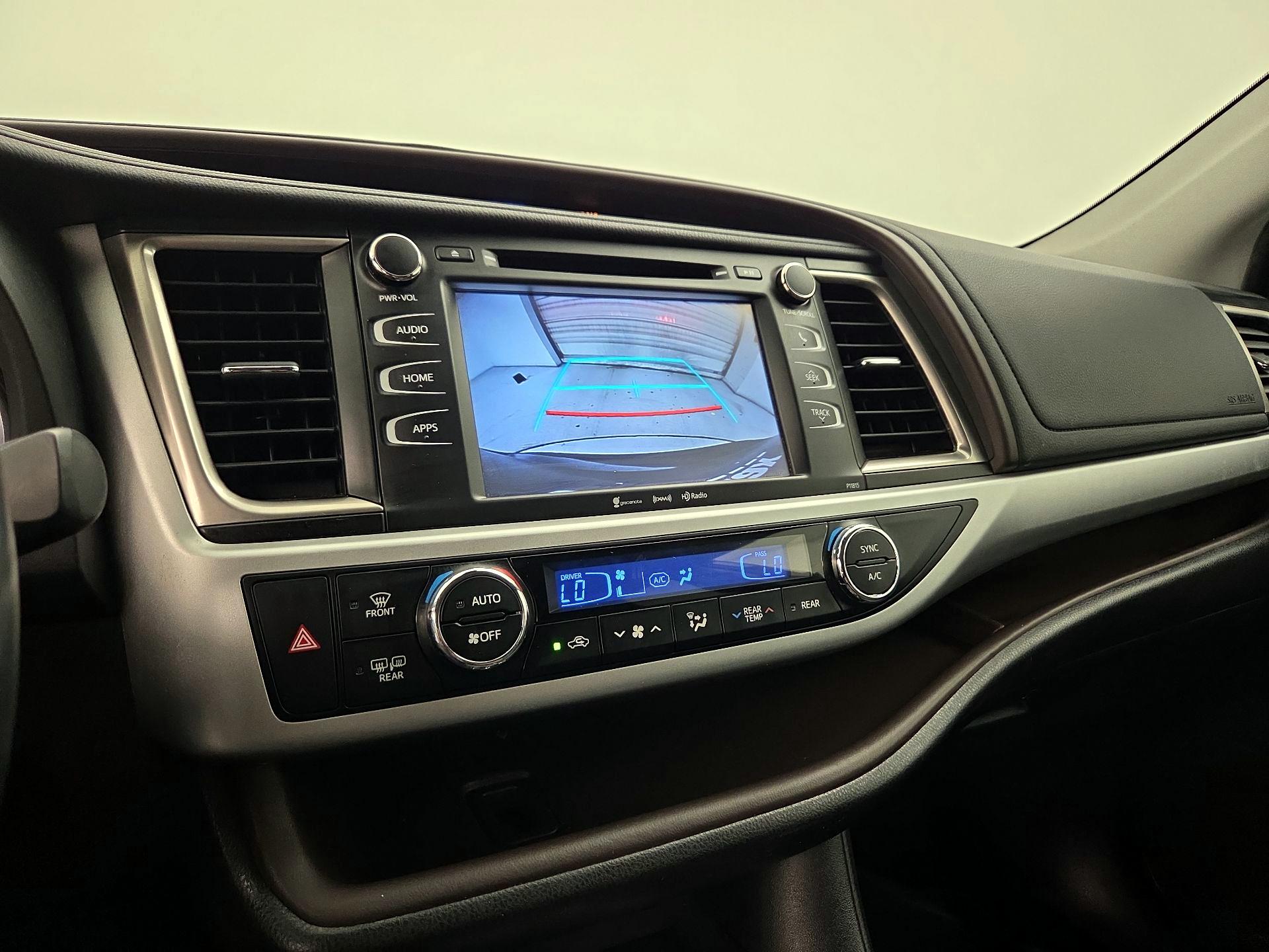 Thumbnail: 2019 Toyota Highlander - 12