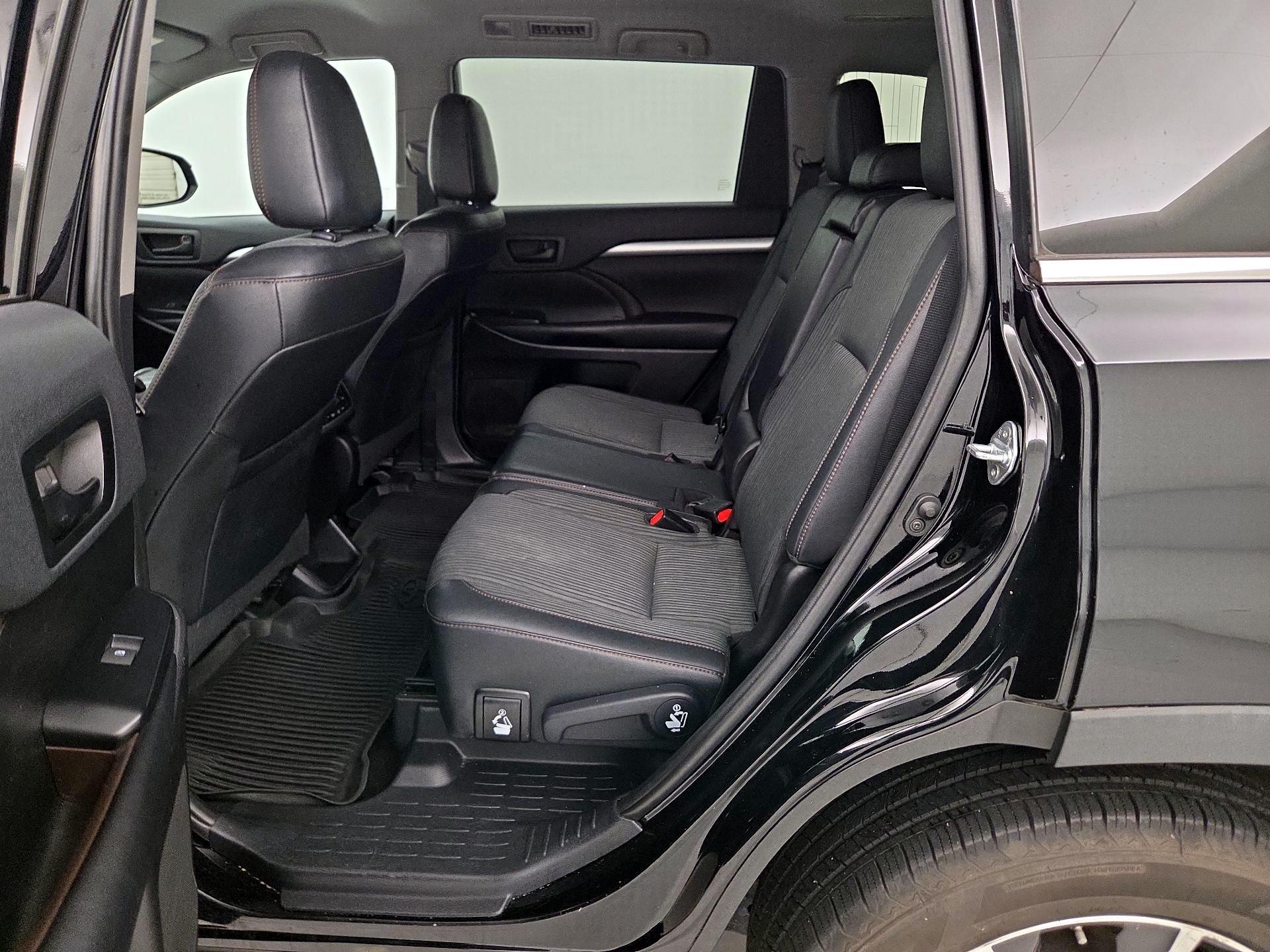 Thumbnail: 2019 Toyota Highlander - 17