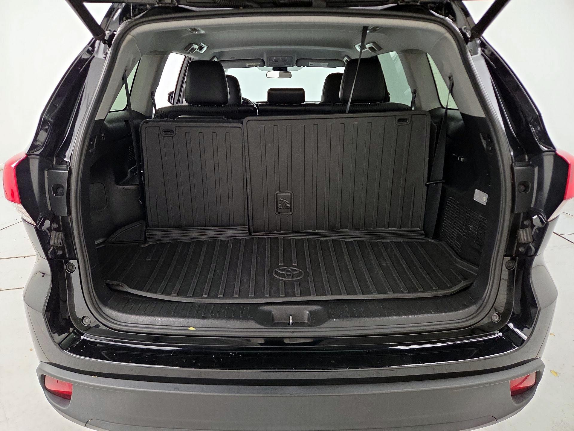 Thumbnail: 2019 Toyota Highlander - 19