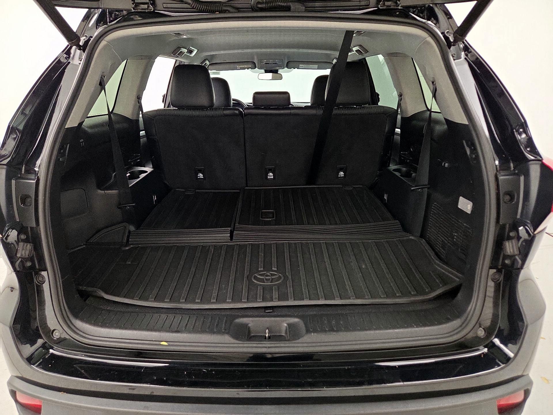 Thumbnail: 2019 Toyota Highlander - 20