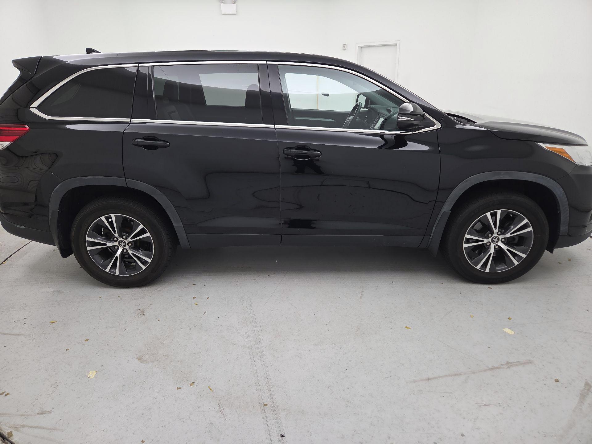 Thumbnail: 2019 Toyota Highlander - 4