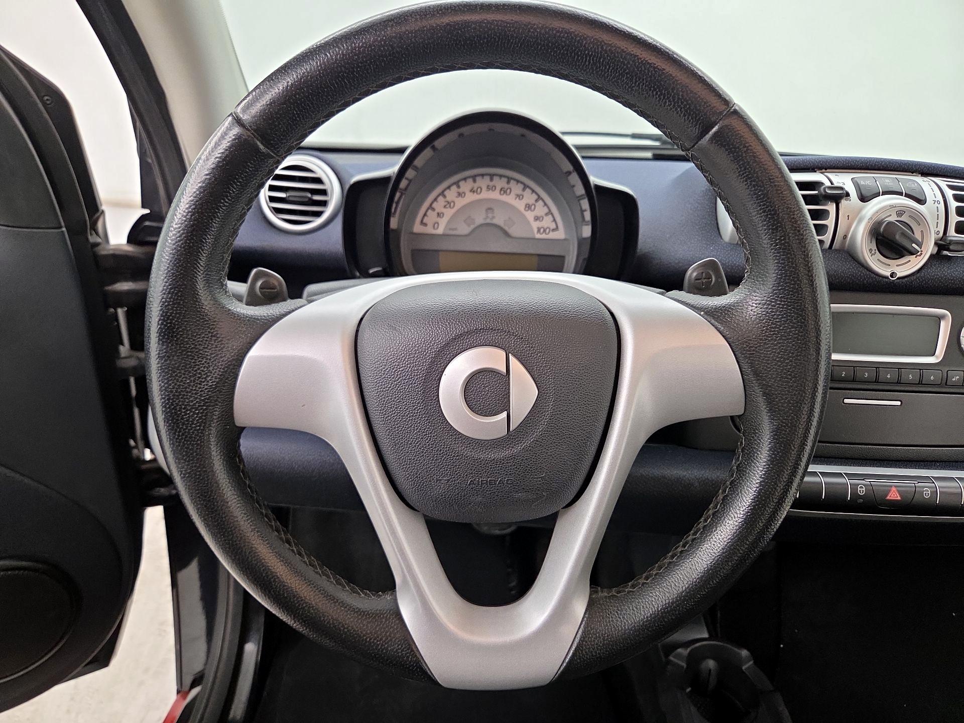 Thumbnail: 2015 smart fortwo - 10