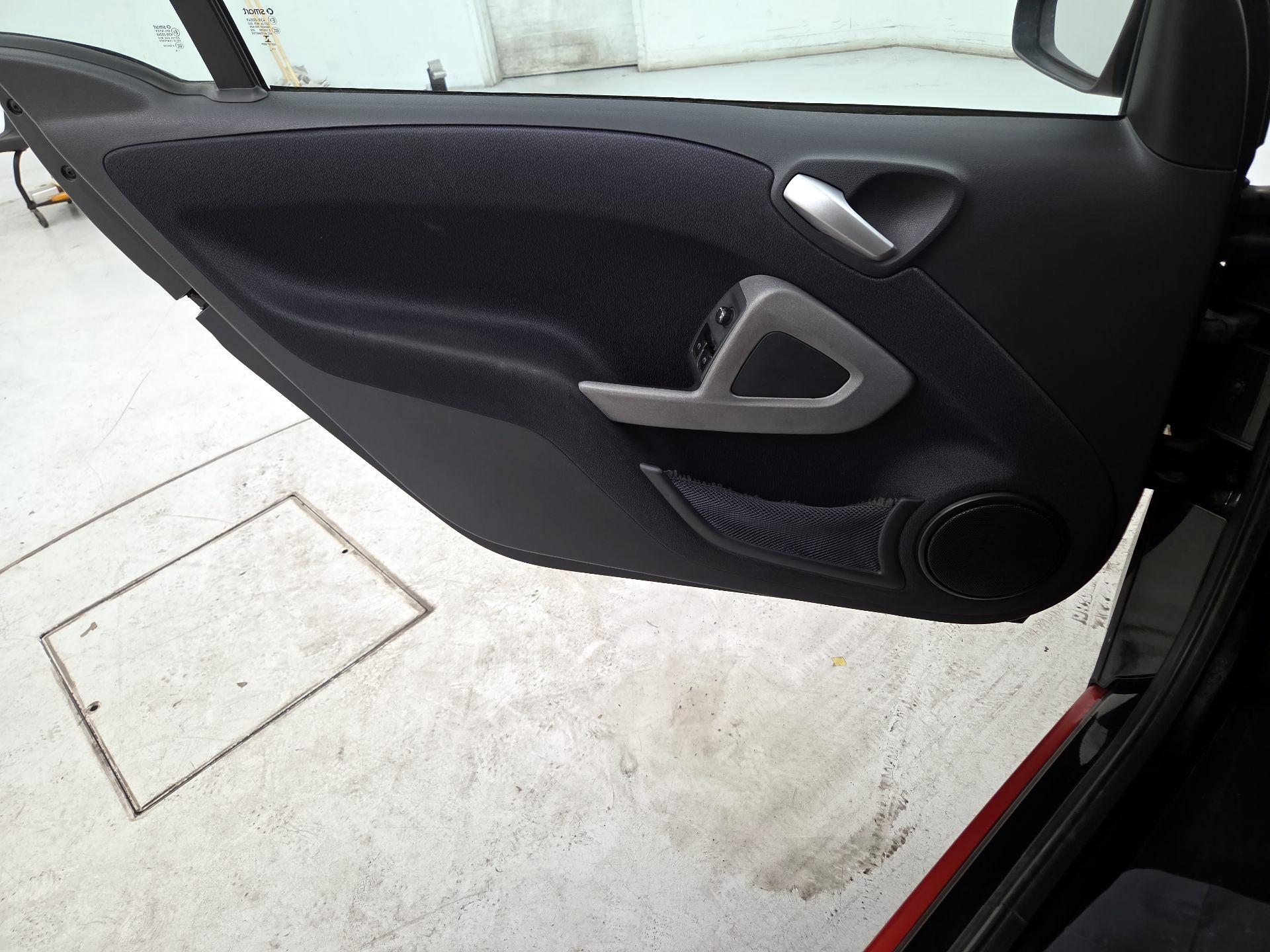 Thumbnail: 2015 smart fortwo - 12