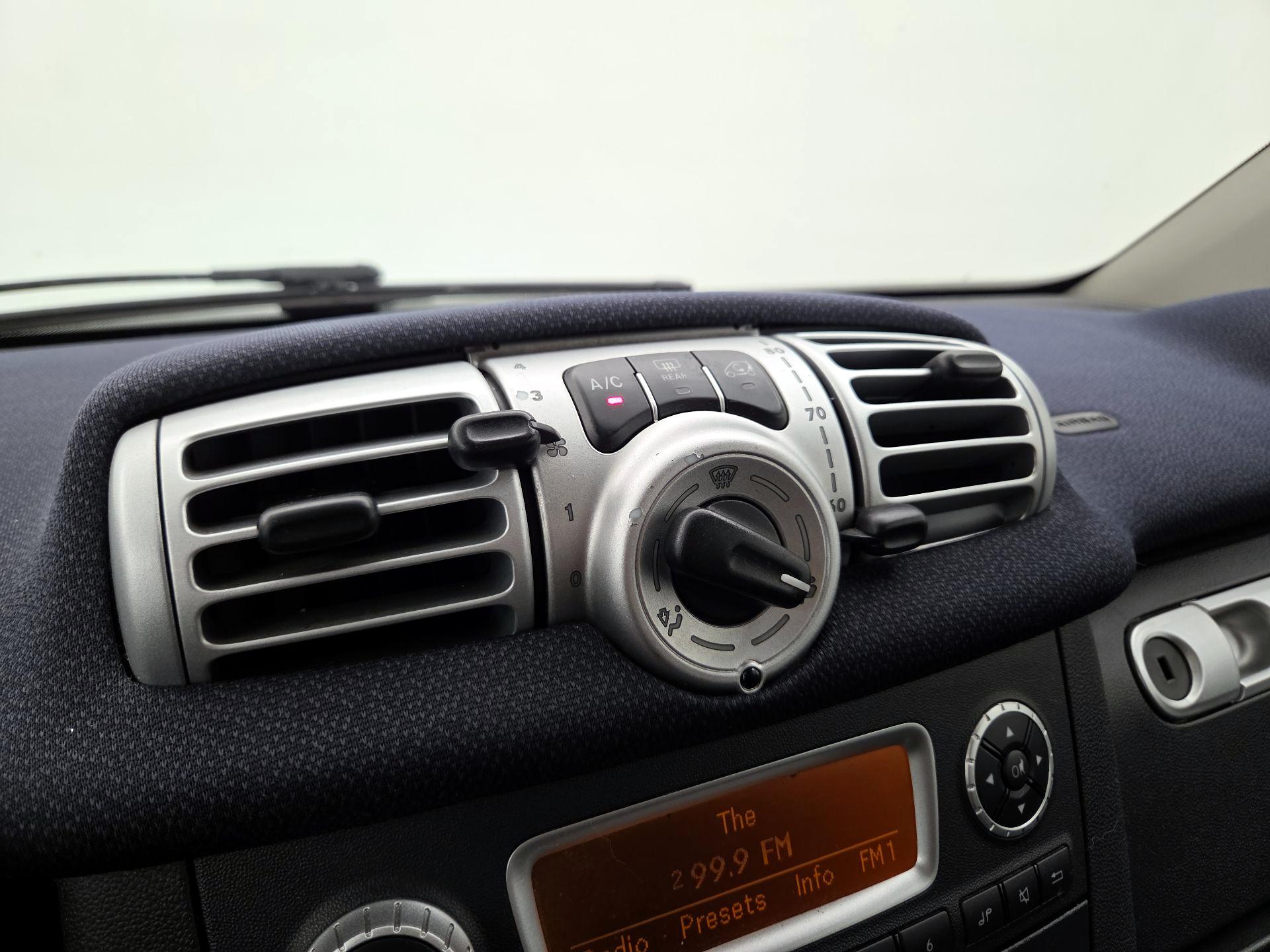 Thumbnail: 2015 smart fortwo - 14