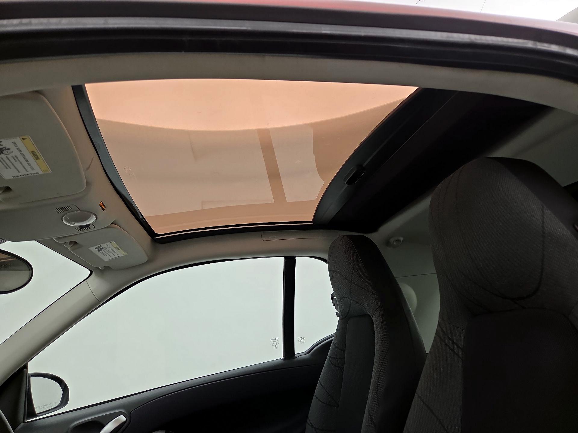 Thumbnail: 2015 smart fortwo - 17