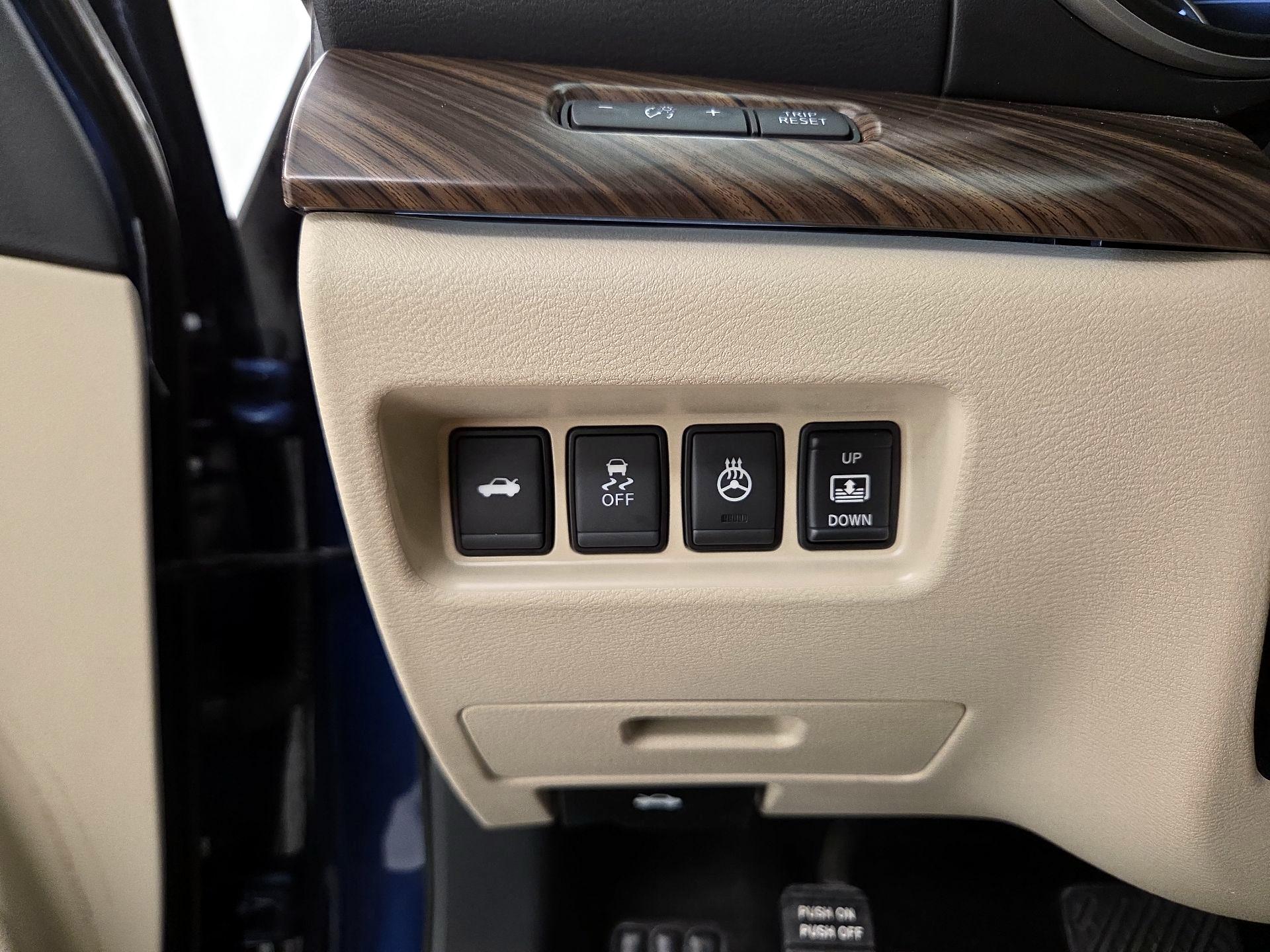 Thumbnail: 2017 Nissan Maxima - 13