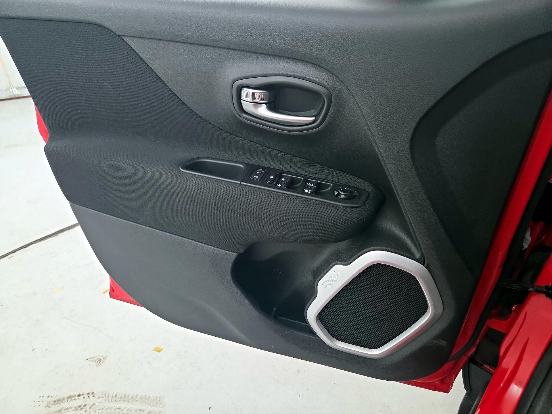 Thumbnail: 2020 Jeep Renegade - 12