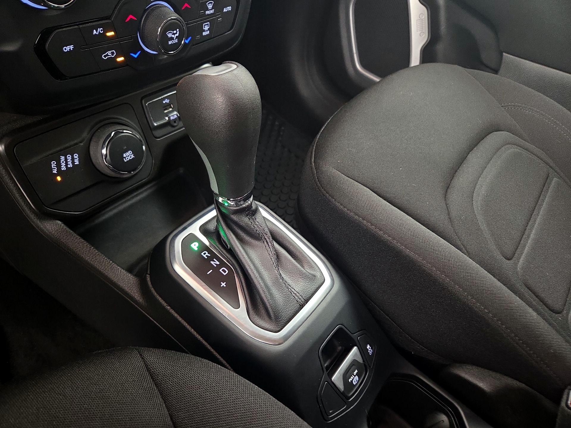 Thumbnail: 2020 Jeep Renegade - 17