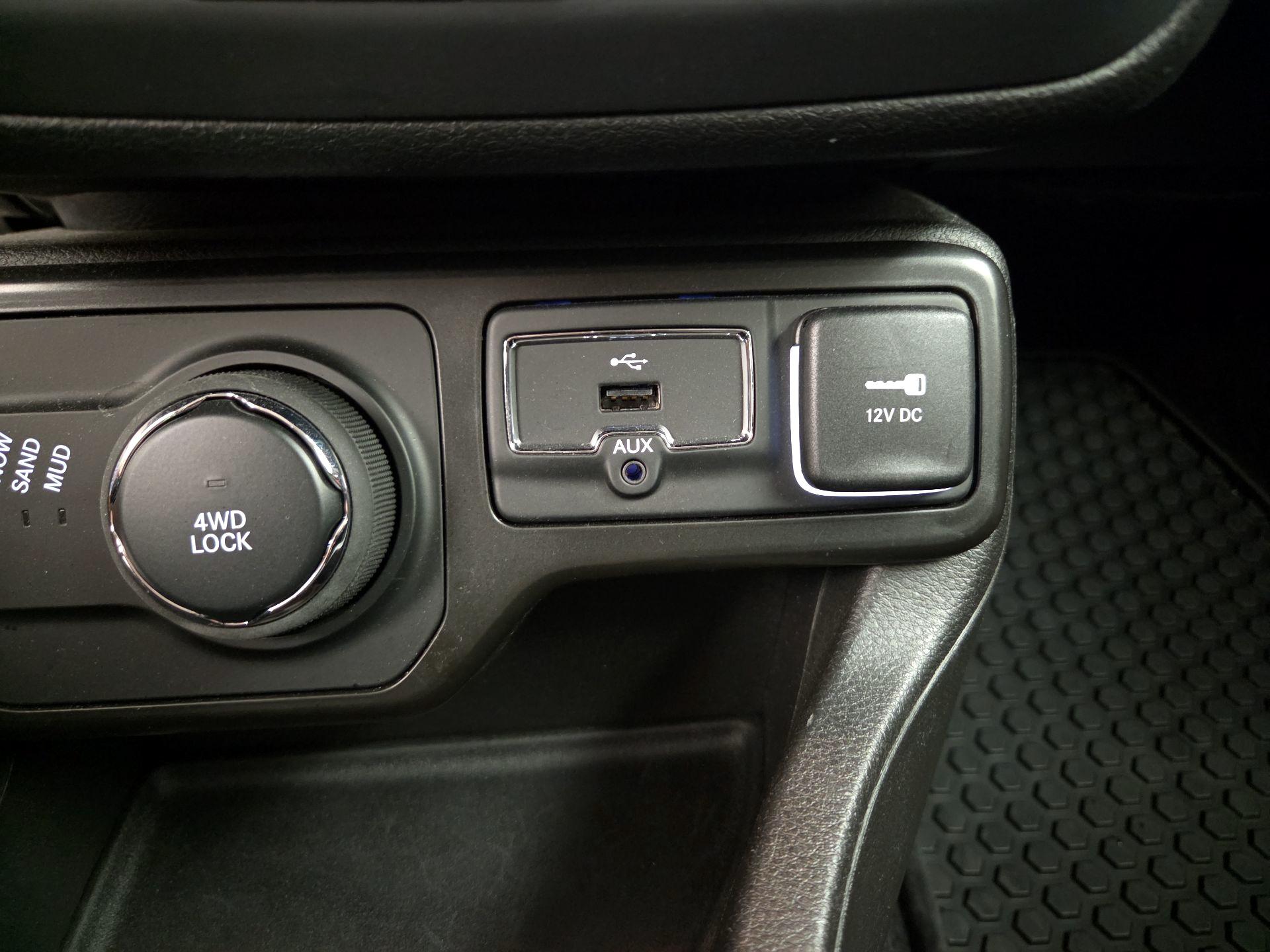 Thumbnail: 2020 Jeep Renegade - 18