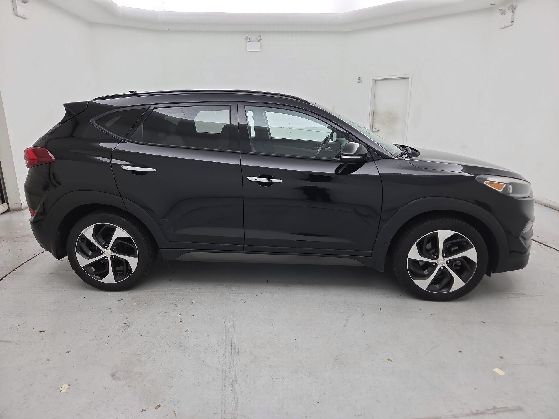 Thumbnail: 2016 Hyundai Tucson - 4