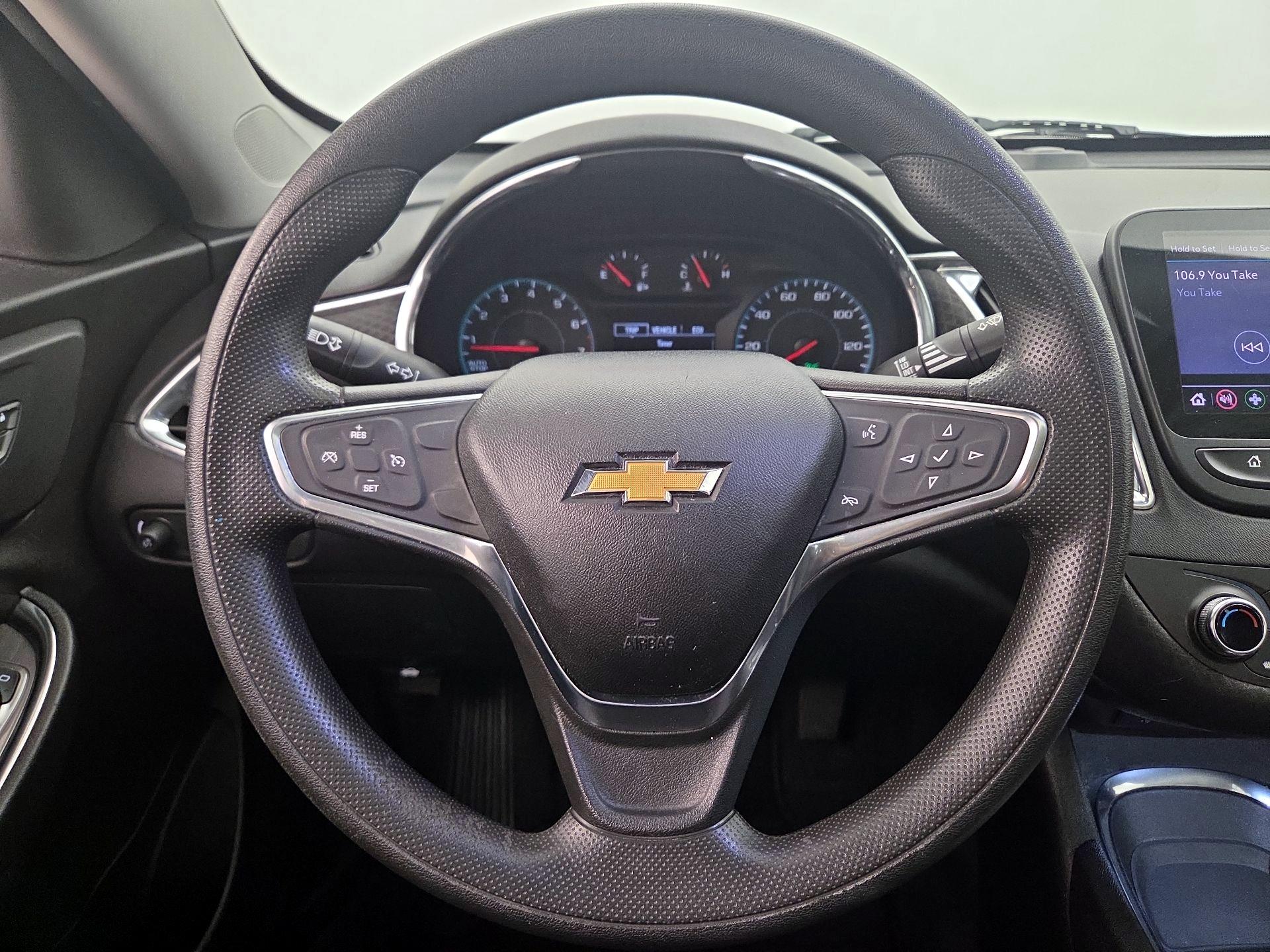 Thumbnail: 2019 Chevrolet Malibu - 10