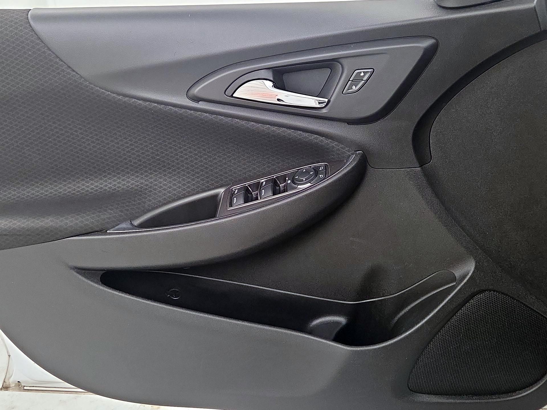 Thumbnail: 2019 Chevrolet Malibu - 12
