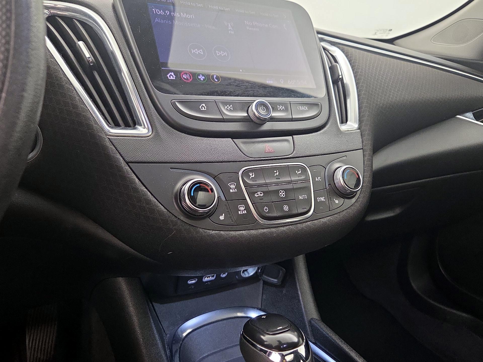 Thumbnail: 2019 Chevrolet Malibu - 16
