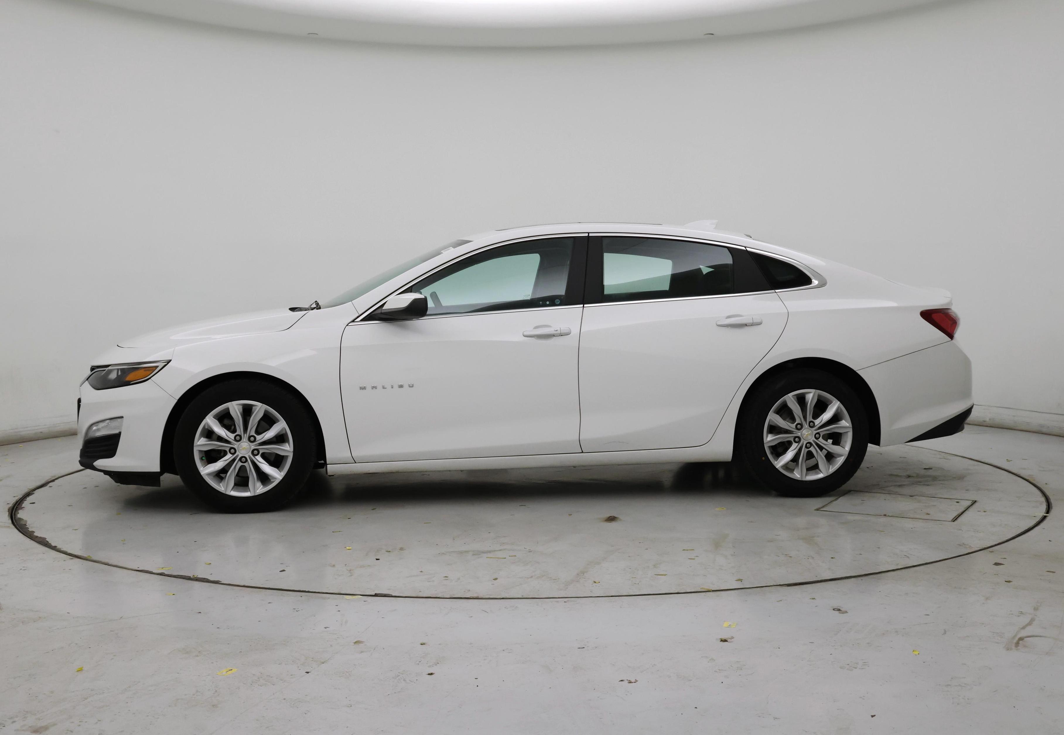 Thumbnail: 2019 Chevrolet Malibu - 3