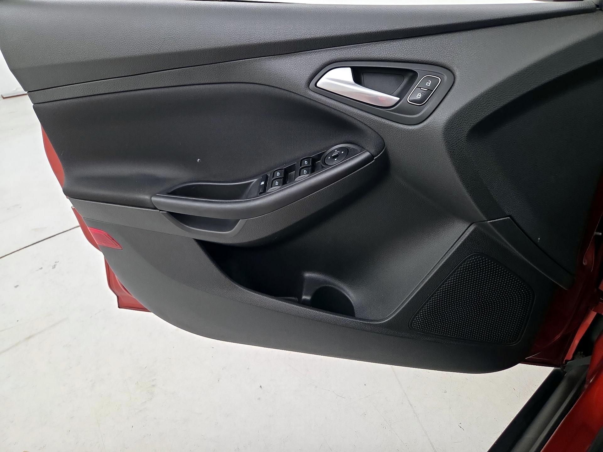 Thumbnail: 2018 Ford Focus - 10