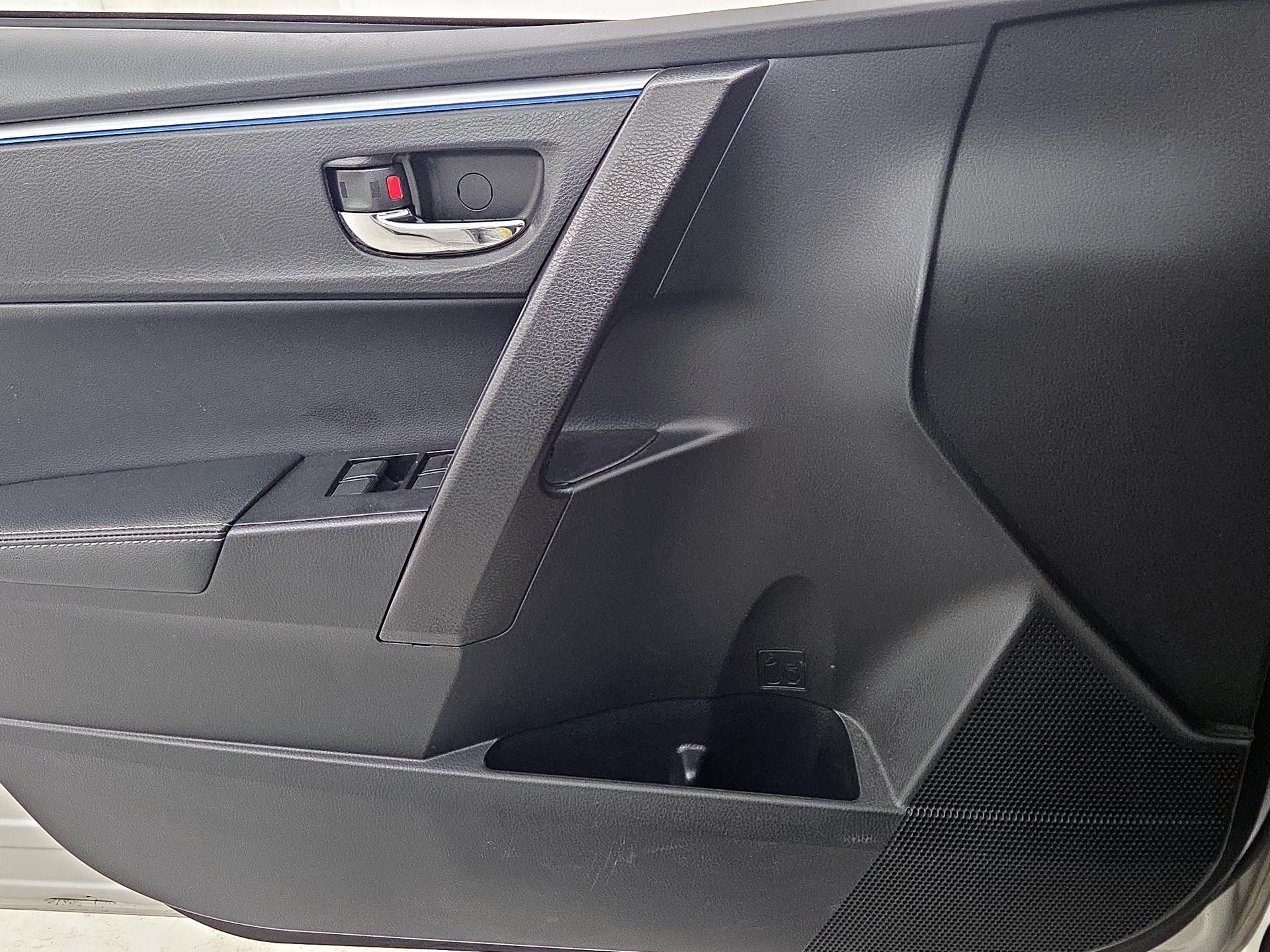 Thumbnail: 2015 Toyota Corolla - 12