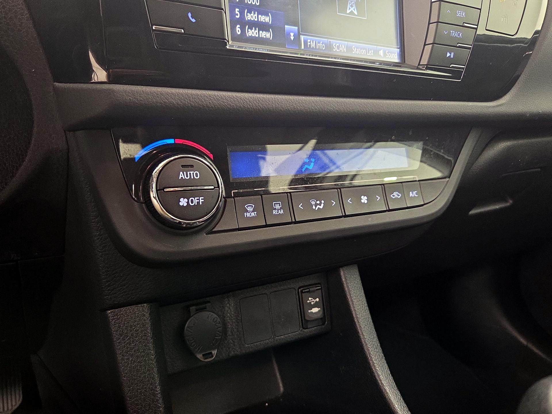 Thumbnail: 2015 Toyota Corolla - 16