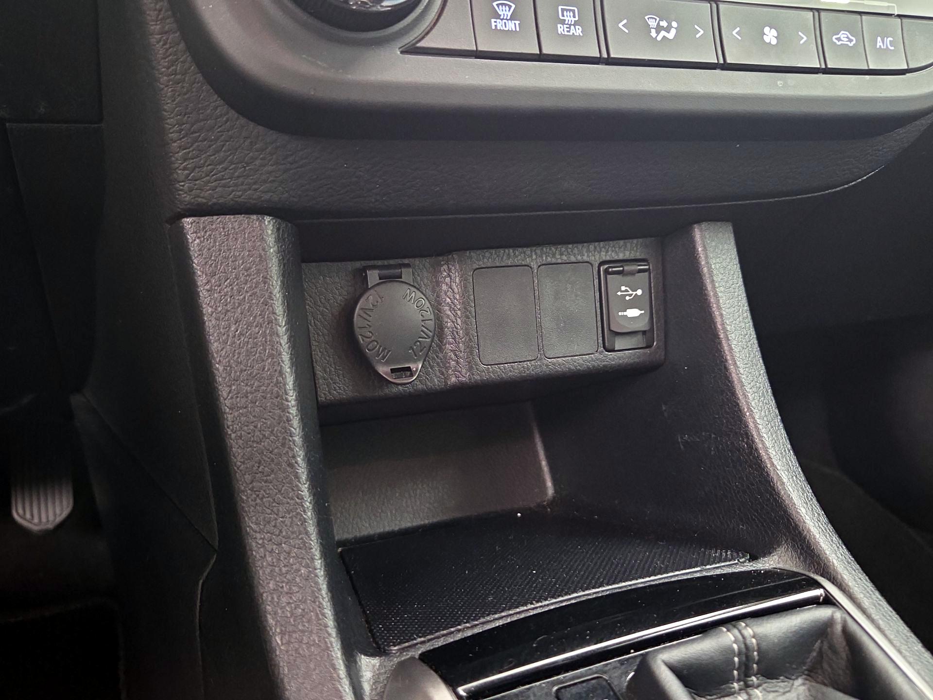 Thumbnail: 2015 Toyota Corolla - 18