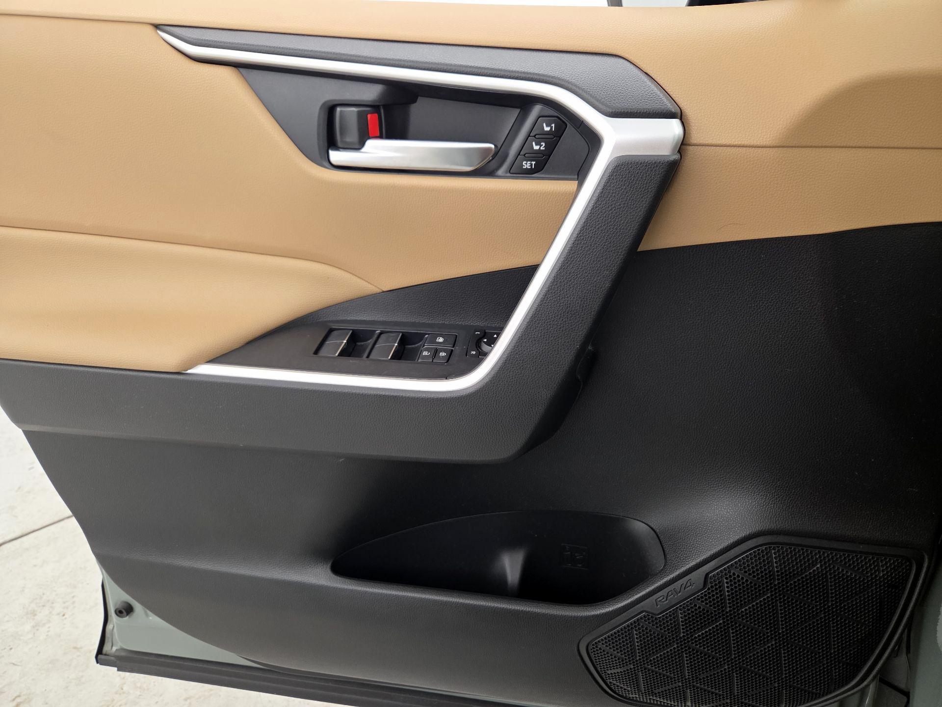 Thumbnail: 2021 Toyota RAV4 - 10