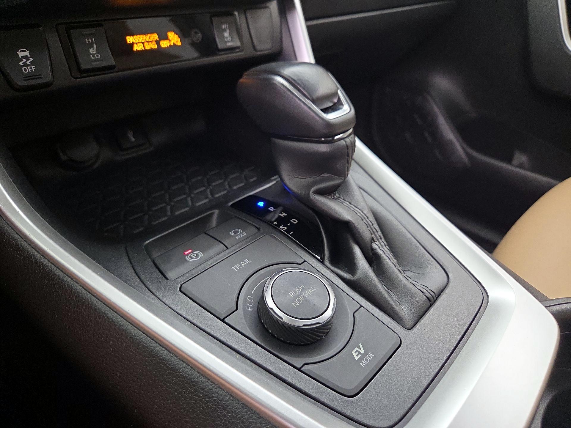 Thumbnail: 2021 Toyota RAV4 - 15