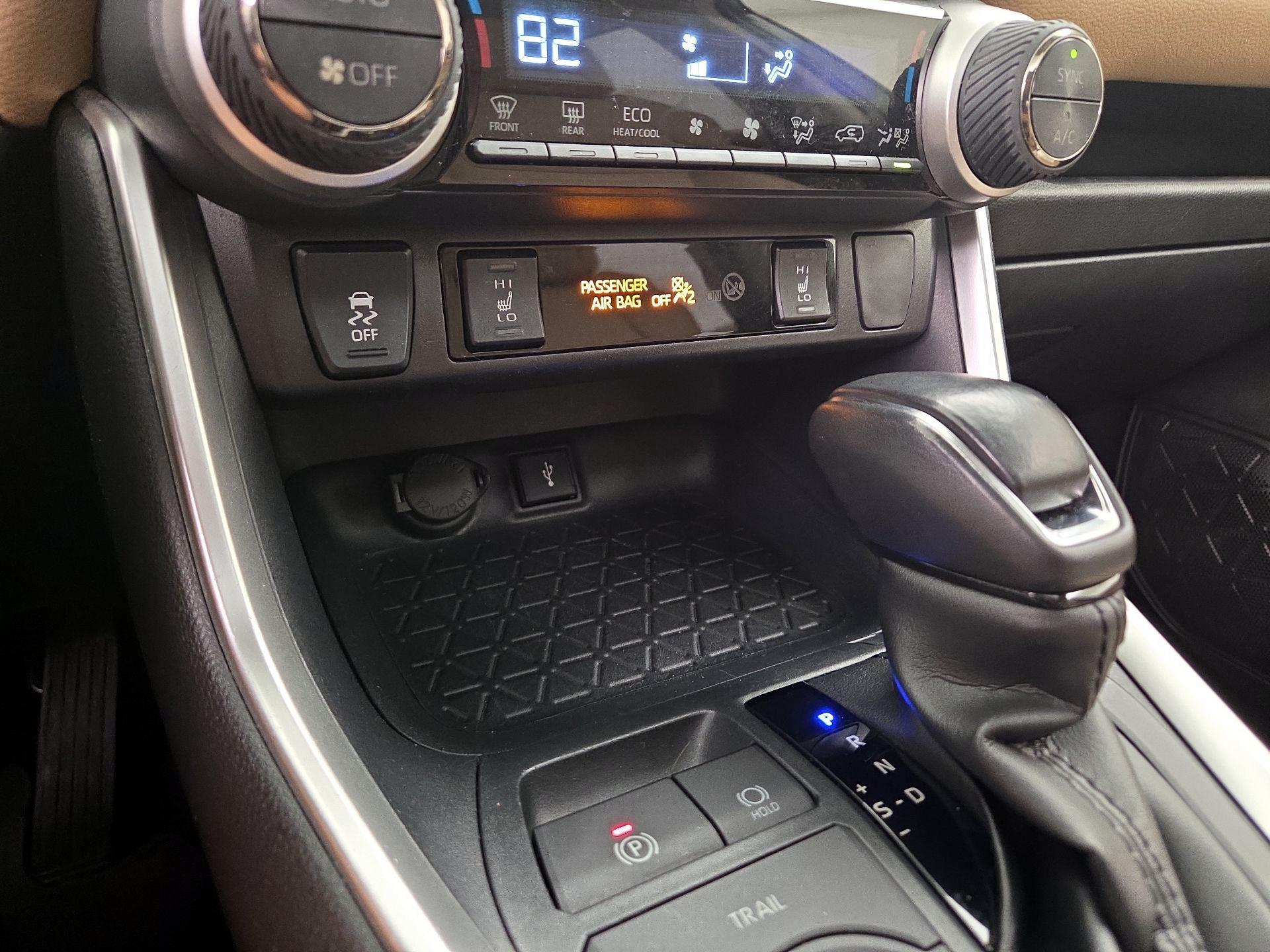 Thumbnail: 2021 Toyota RAV4 - 16