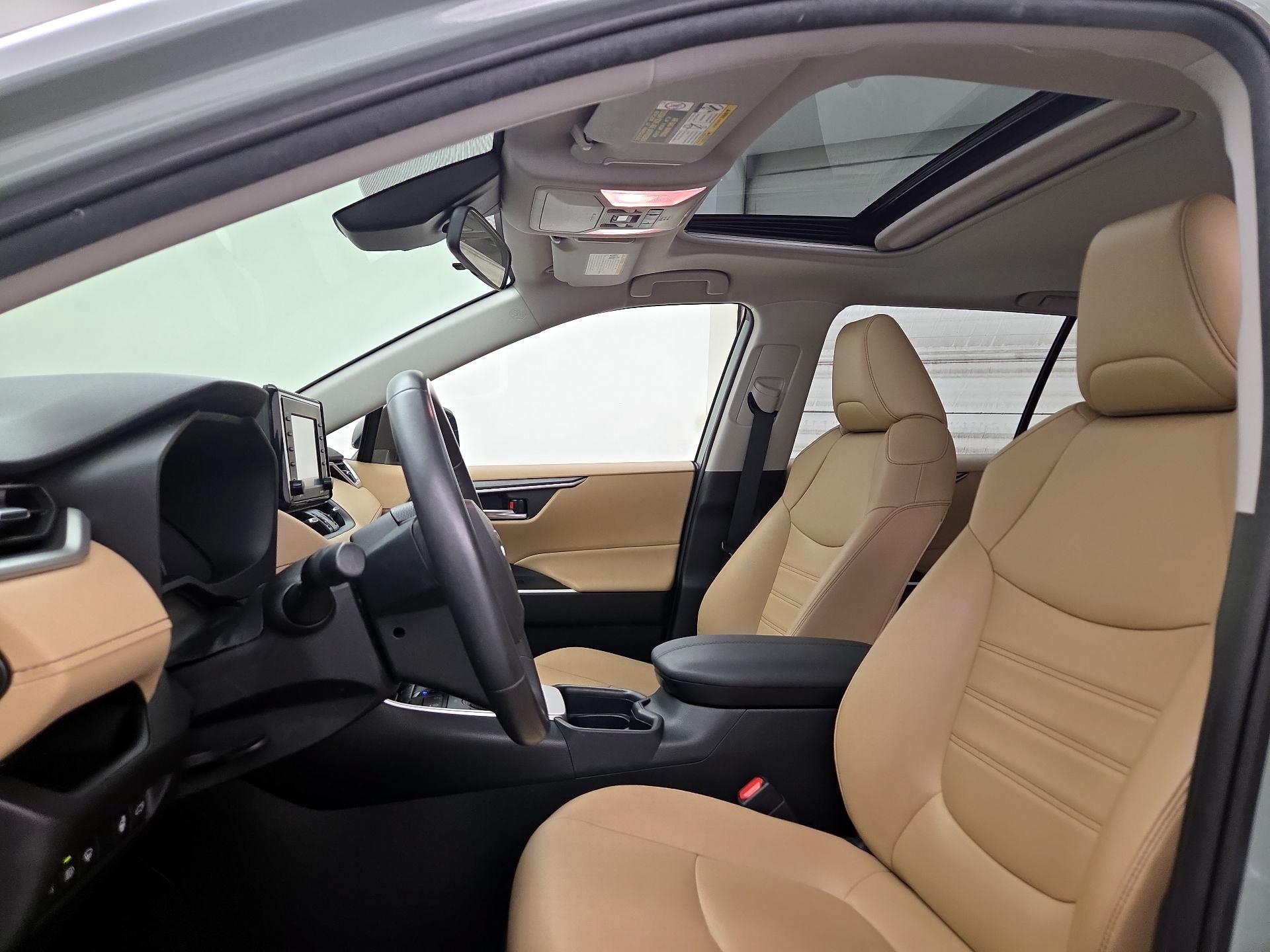 Thumbnail: 2021 Toyota RAV4 - 17