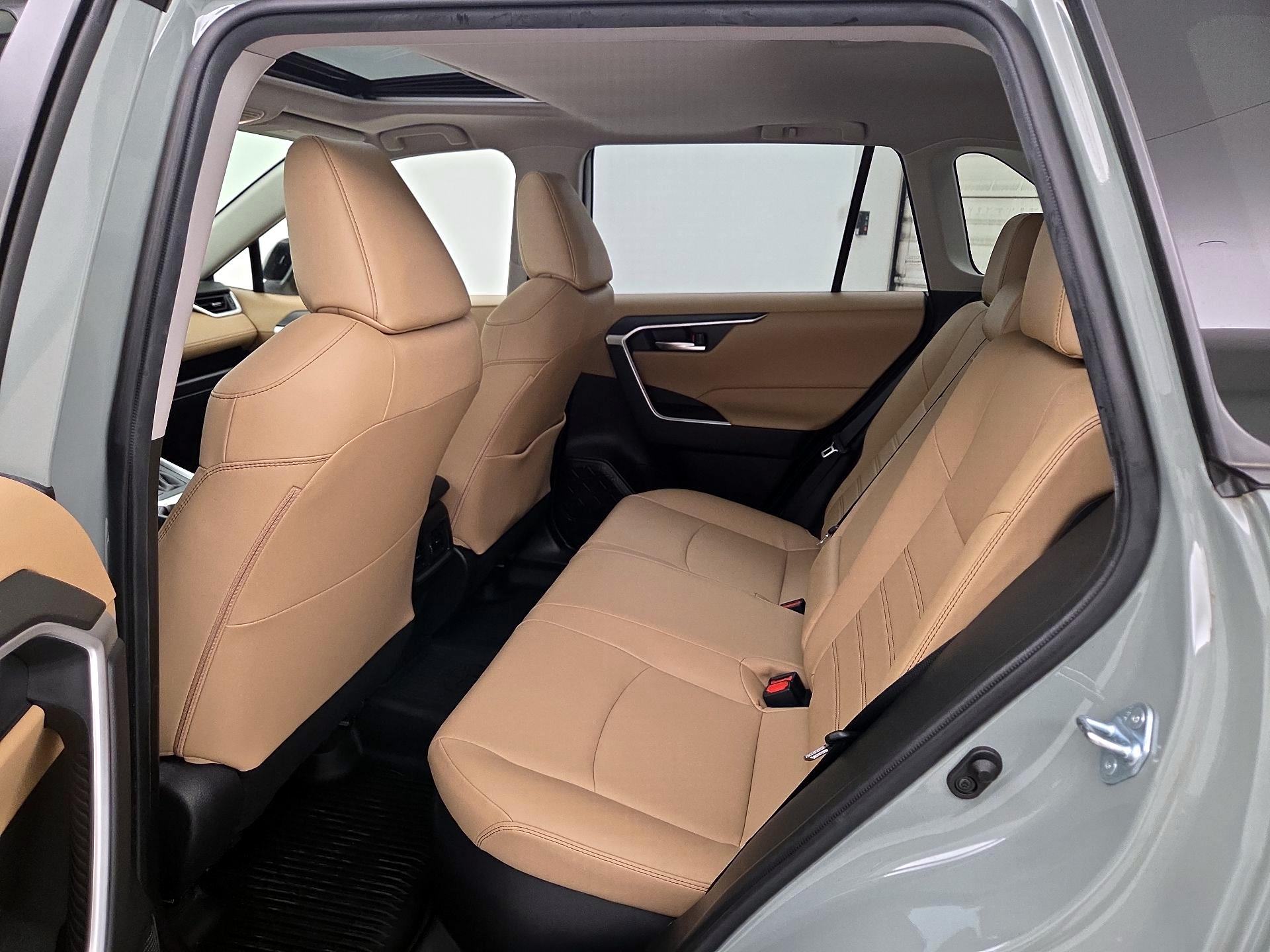 Thumbnail: 2021 Toyota RAV4 - 18