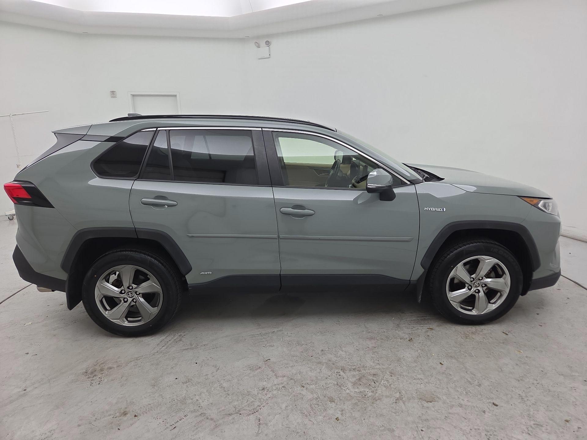 Thumbnail: 2021 Toyota RAV4 - 4