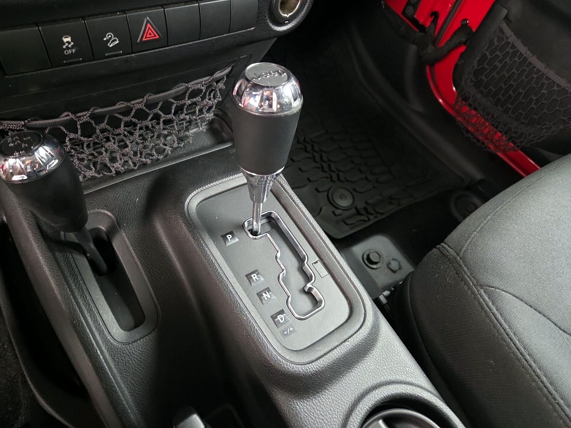 Thumbnail: 2016 Jeep Wrangler - 16