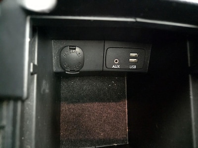 USB/AUX Ports