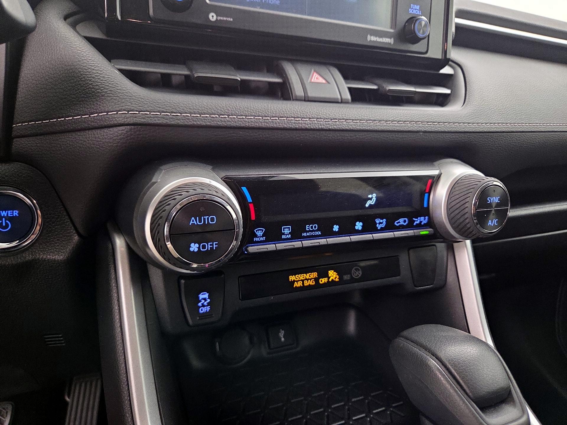 Thumbnail: 2020 Toyota RAV4 - 16