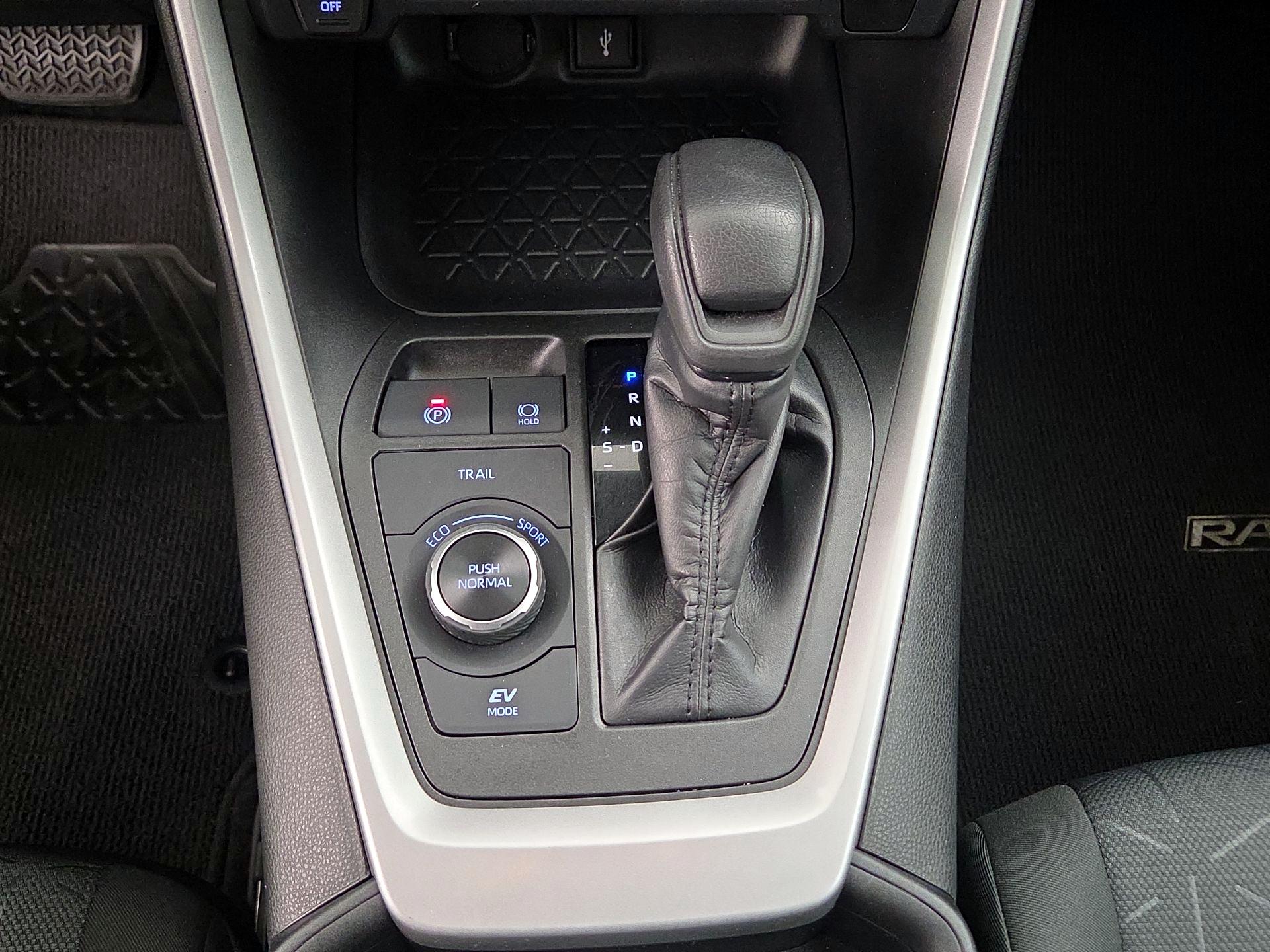 Thumbnail: 2020 Toyota RAV4 - 17