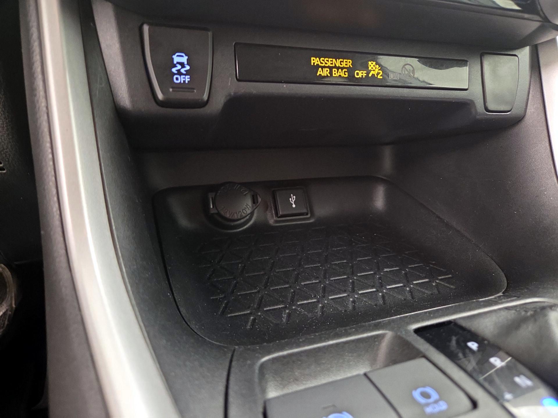 Thumbnail: 2020 Toyota RAV4 - 18