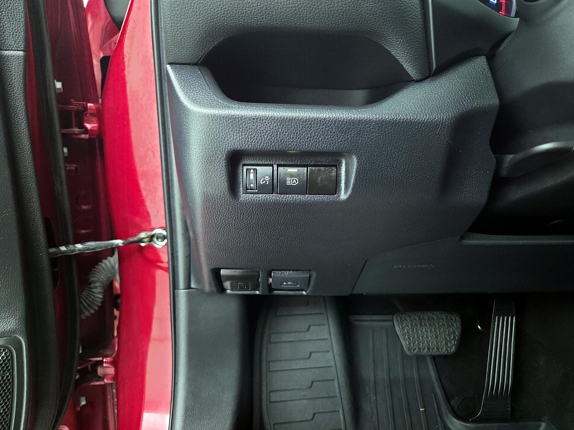 Thumbnail: 2022 Toyota RAV4 - 11