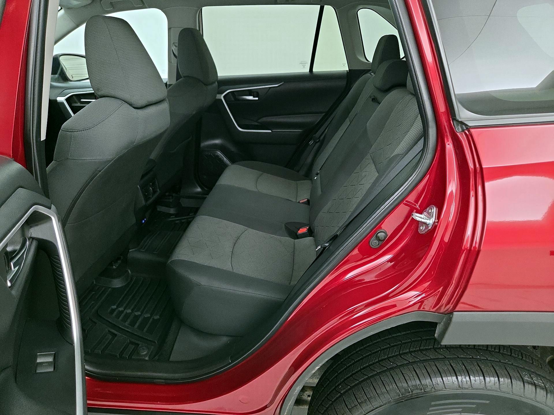 Thumbnail: 2022 Toyota RAV4 - 17