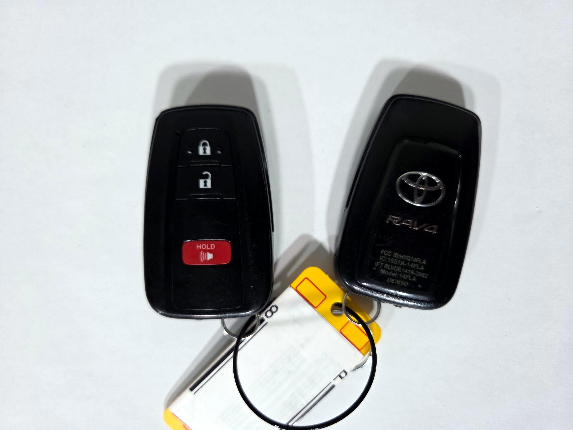 Thumbnail: 2022 Toyota RAV4 - 20