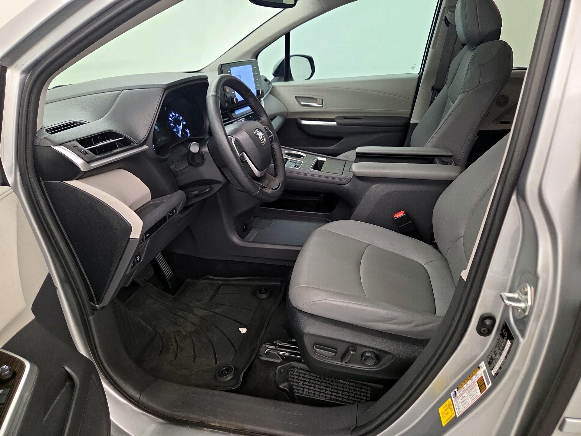 Thumbnail: 2023 Toyota Sienna - 11