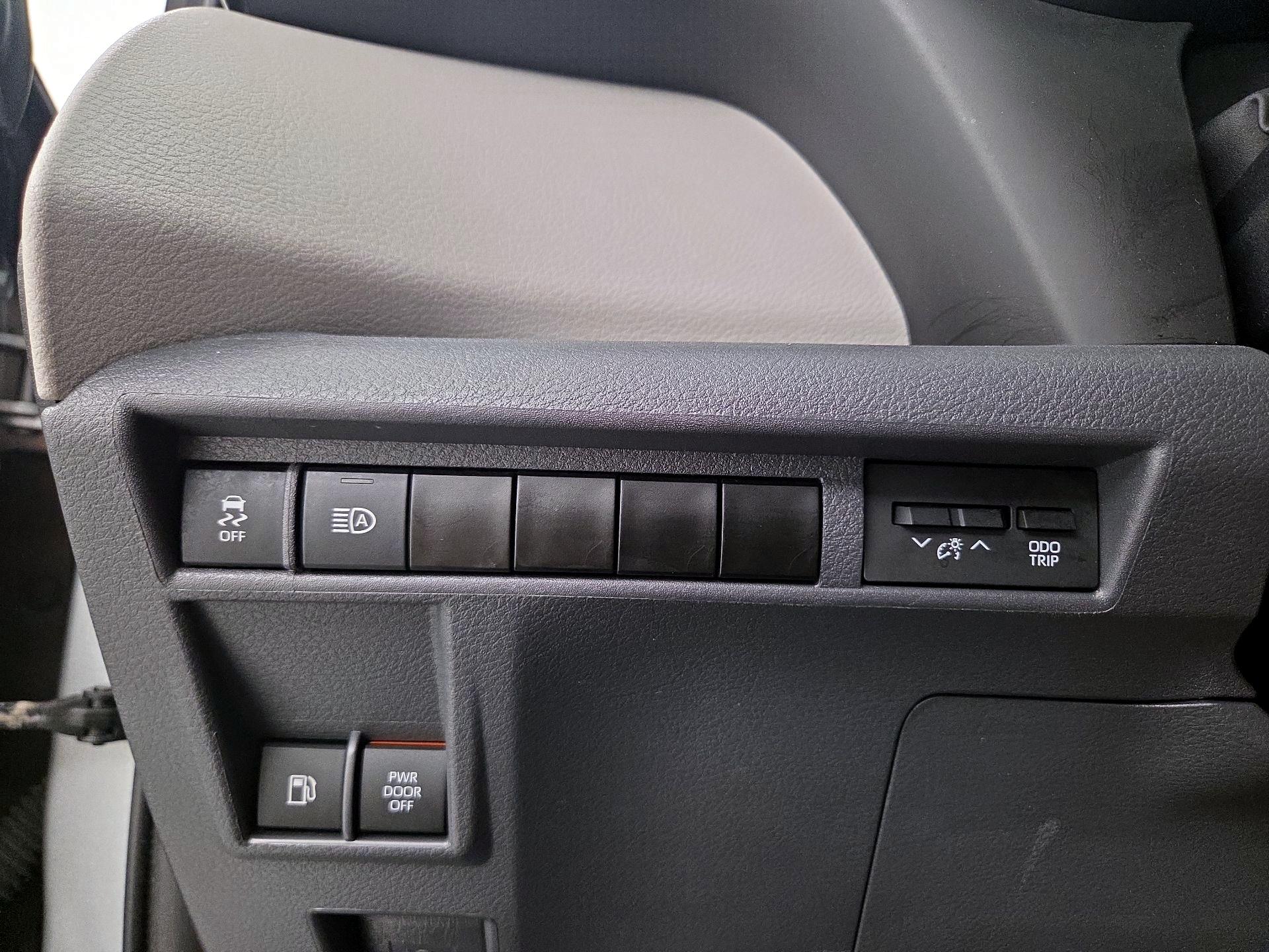 Thumbnail: 2023 Toyota Sienna - 13