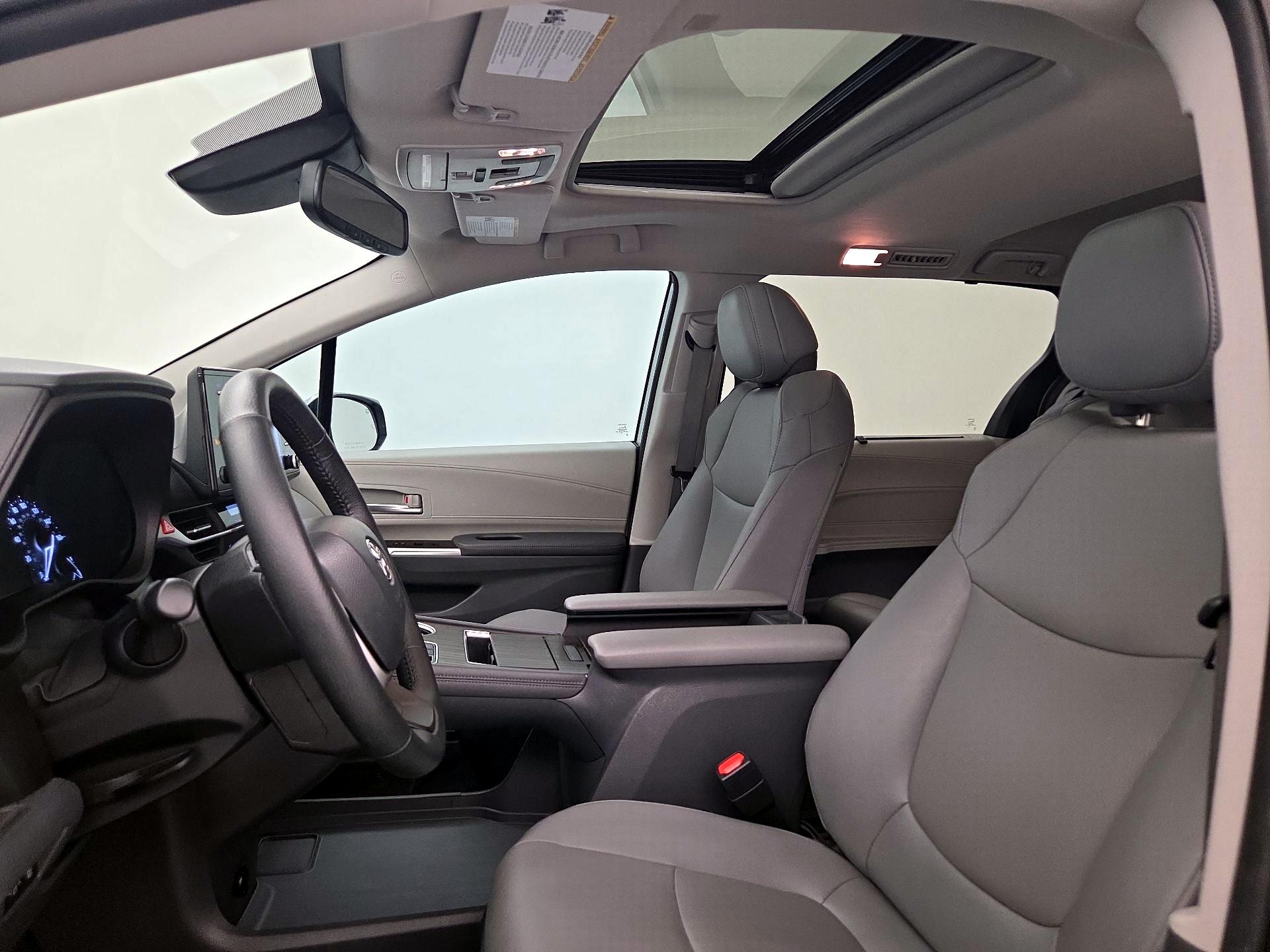 Thumbnail: 2023 Toyota Sienna - 19