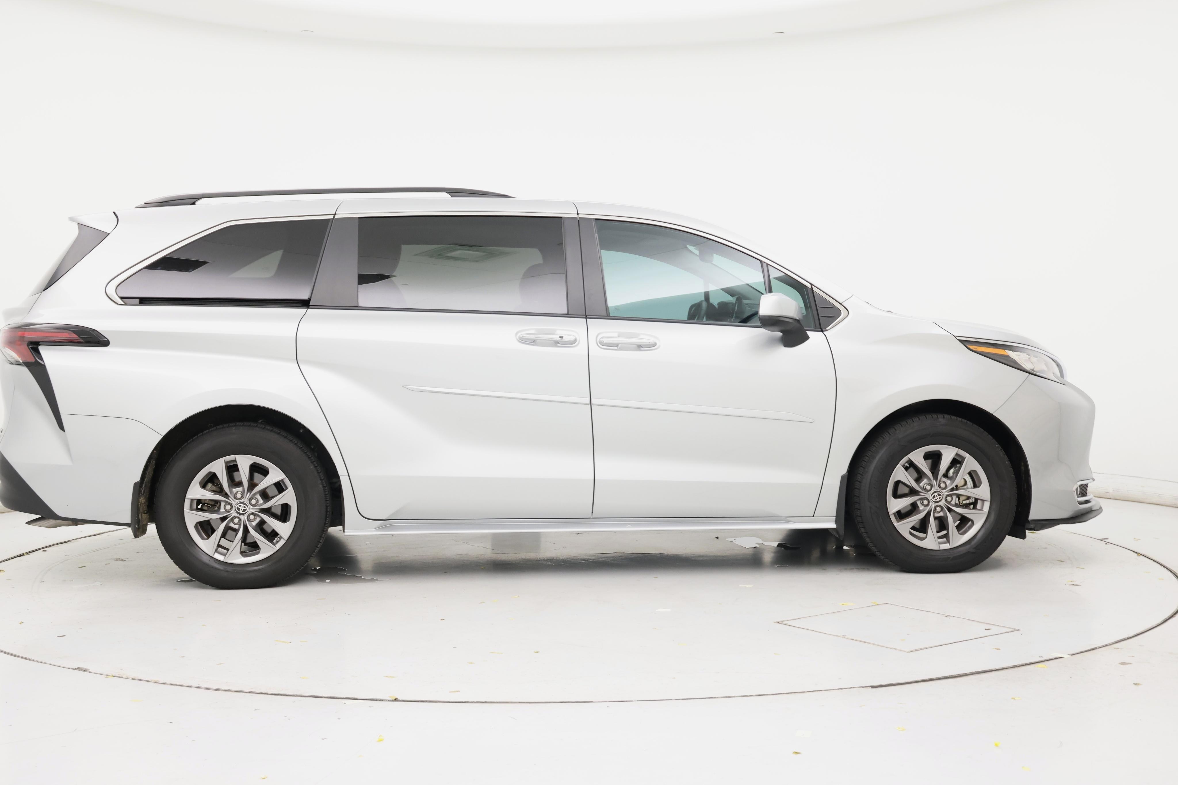 Thumbnail: 2023 Toyota Sienna - 7